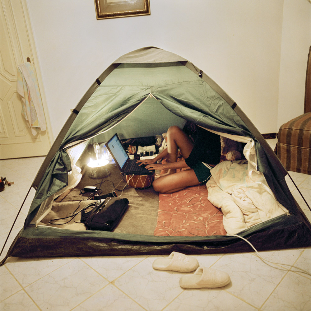 Моя жена в палатке фото