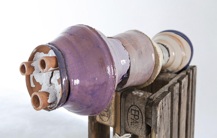 Lichtmaschine, 2017. Enameled pottery, 79 x 29,5 x 29,5 cm