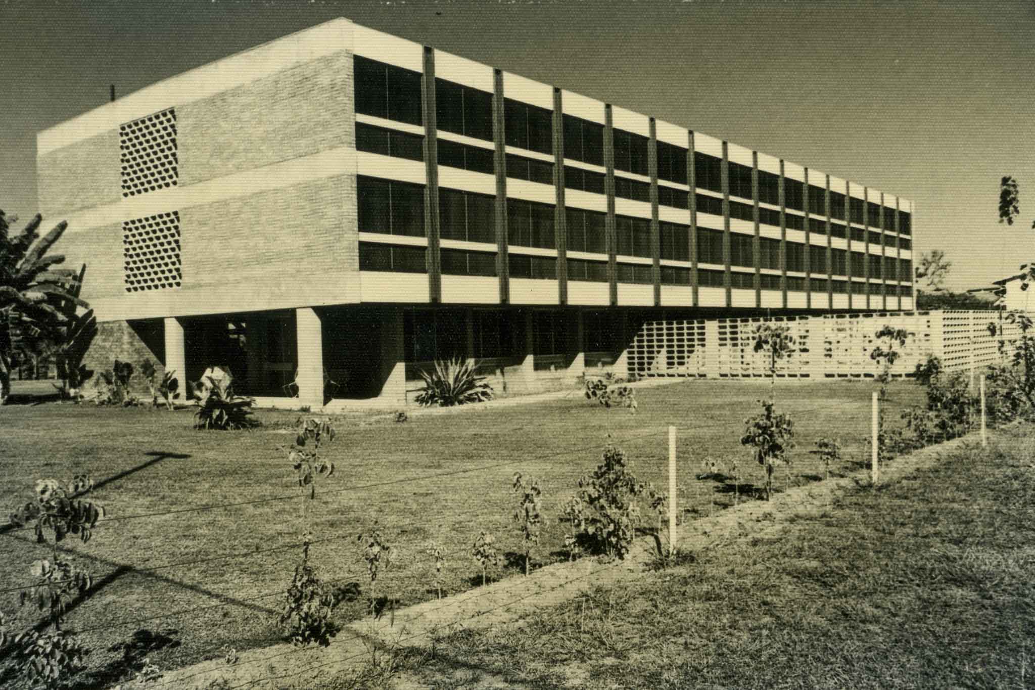 ACCOMMODATION BLOCK, COONAWARRA NAVAL BASE — NT Modern