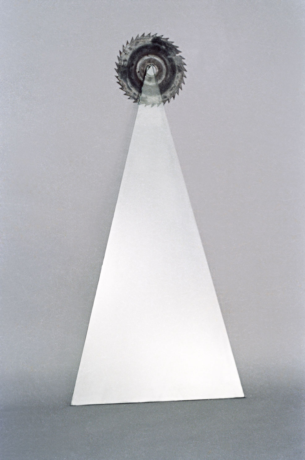 1990   I   temporary vision   I   steel and glass   I   105 x 50 x 30 cm