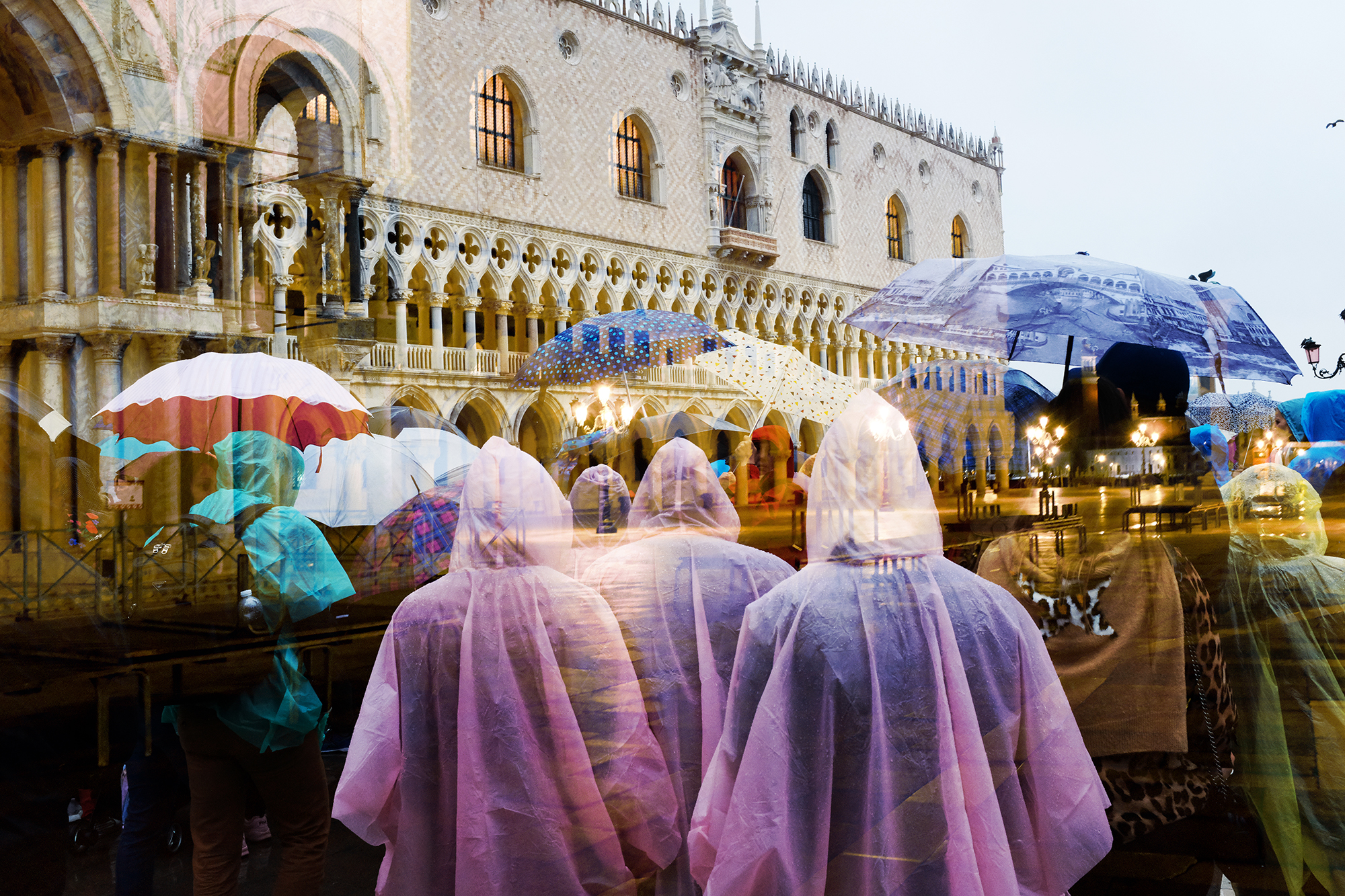 Philippe Sarfati-Veneziafantasma-photographer-photography-street-documentary-architecture-double exposure-venice-italy-rain-raincoat-pink raincoat-piazza san marco-umbrellas-day-night-fine art 