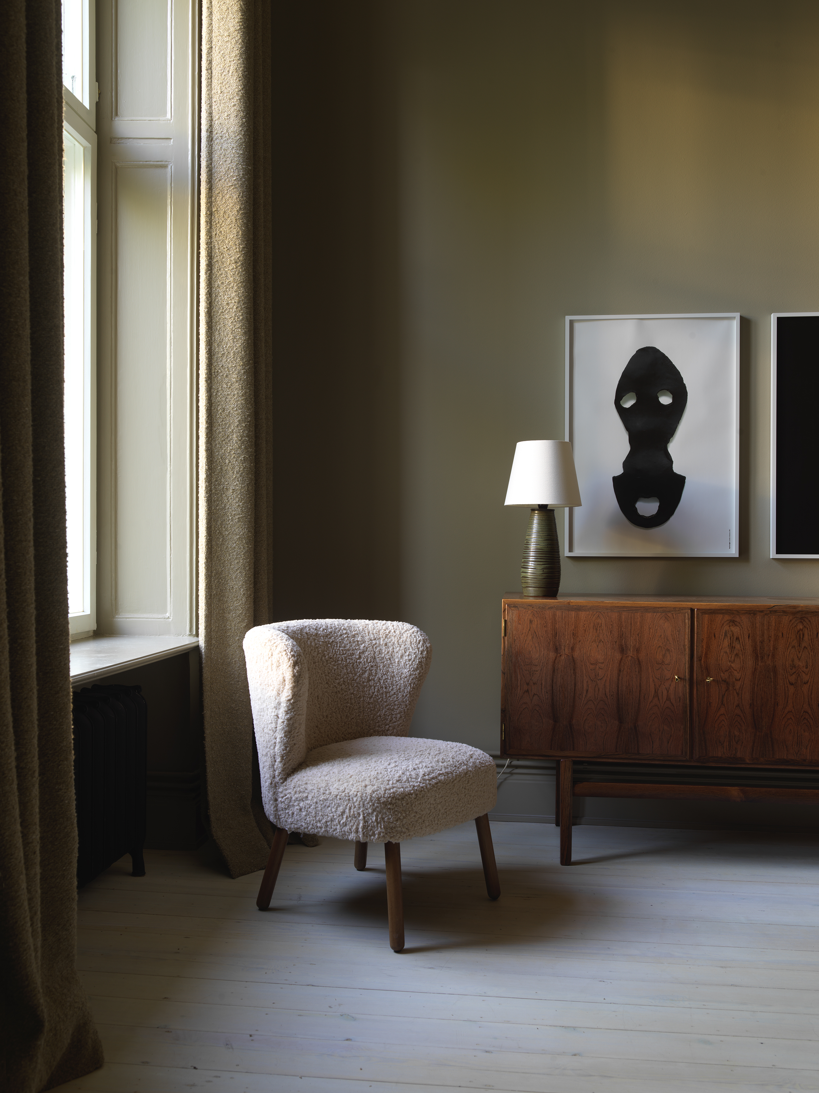 2/8 – Living room of Apartment 24.