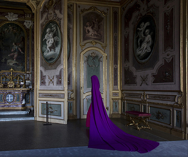 Woman in Castello di Govone, 80 &times; 77.7cm. 2018