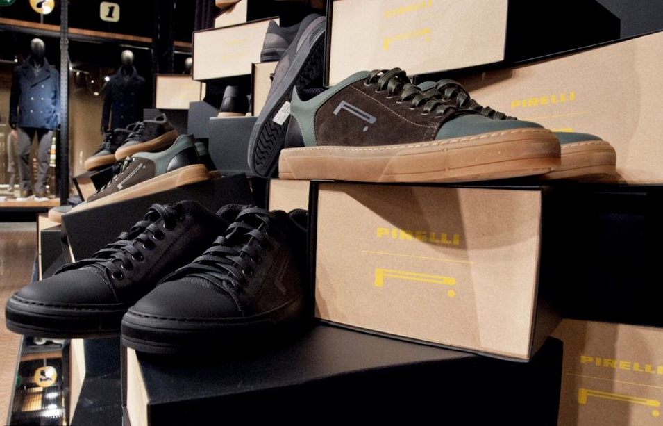 Pirelli Pzero shoes packaging. Project in collaboration with Change design