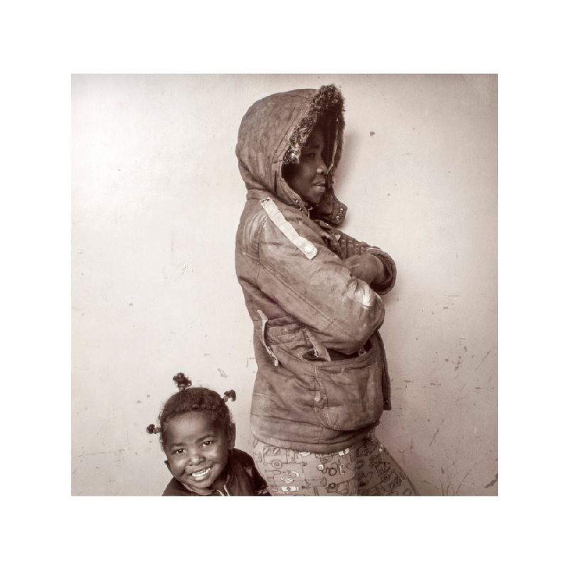 Mère avec sa fille, Alaotra-Mangoro, Manganaro, Madagascar© José Nicolas éd. 12 à 700€