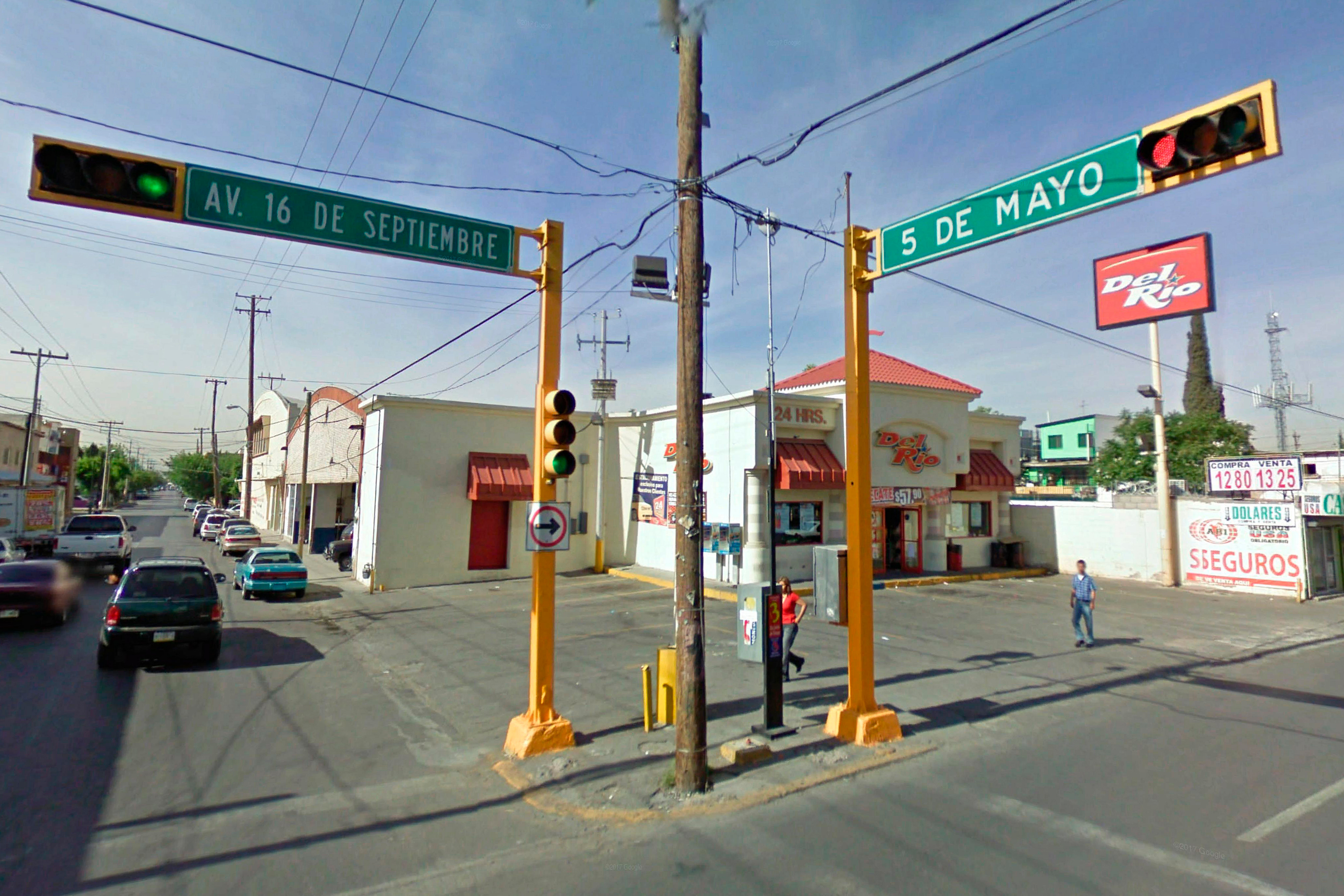 118 C. 5 de Mayo y  Av. 16 de Septiembre. El 15 de julio de 2010 detonó un carro bomba en Ciudad Juárez. Murieron cuatro personas: un policía federal, dos personas no identificadas y el doctor Guillermo Ortiz, quien acudió a socorrer a un herido. 