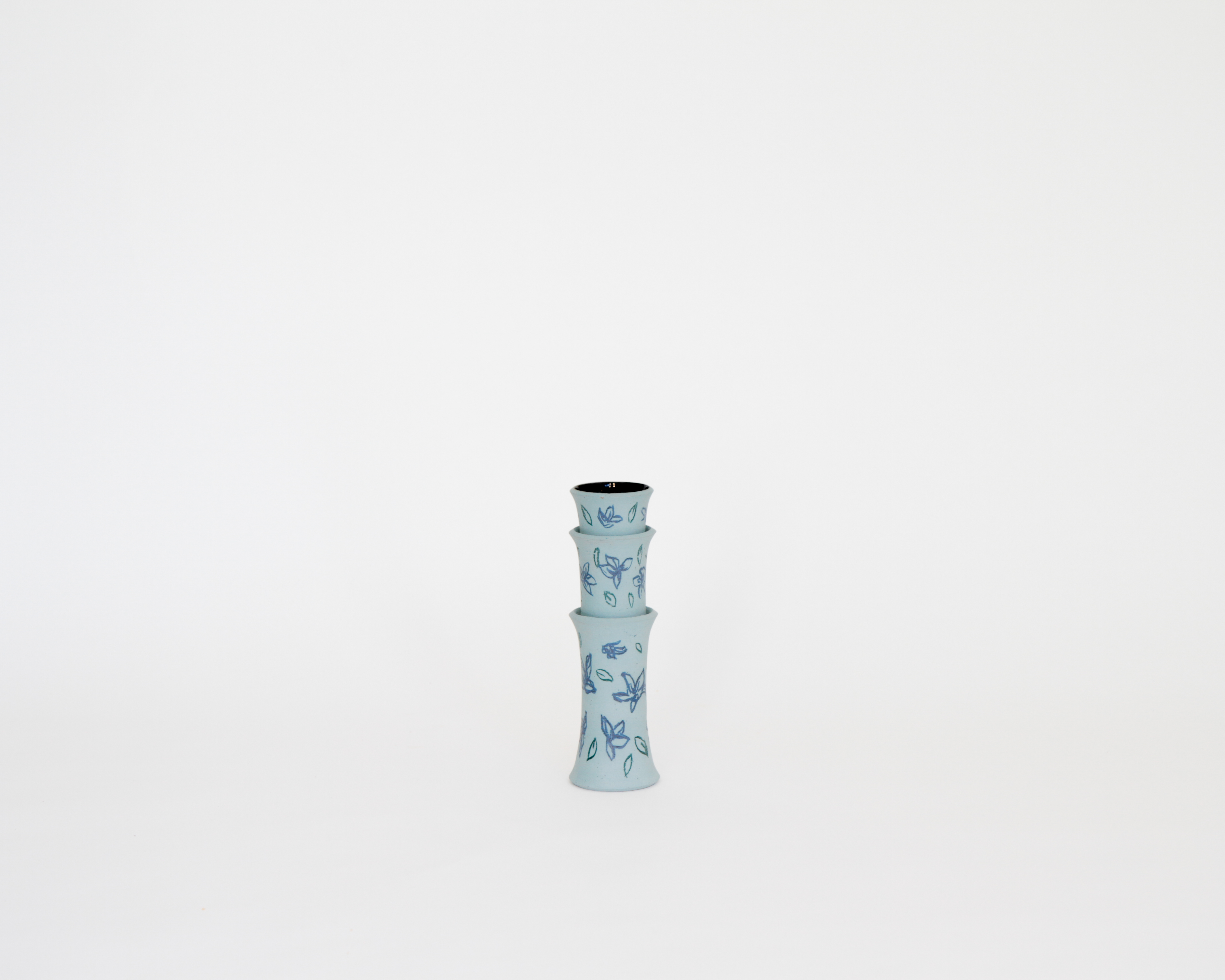 CADNHOLDERS  VASE 95$ SOLD