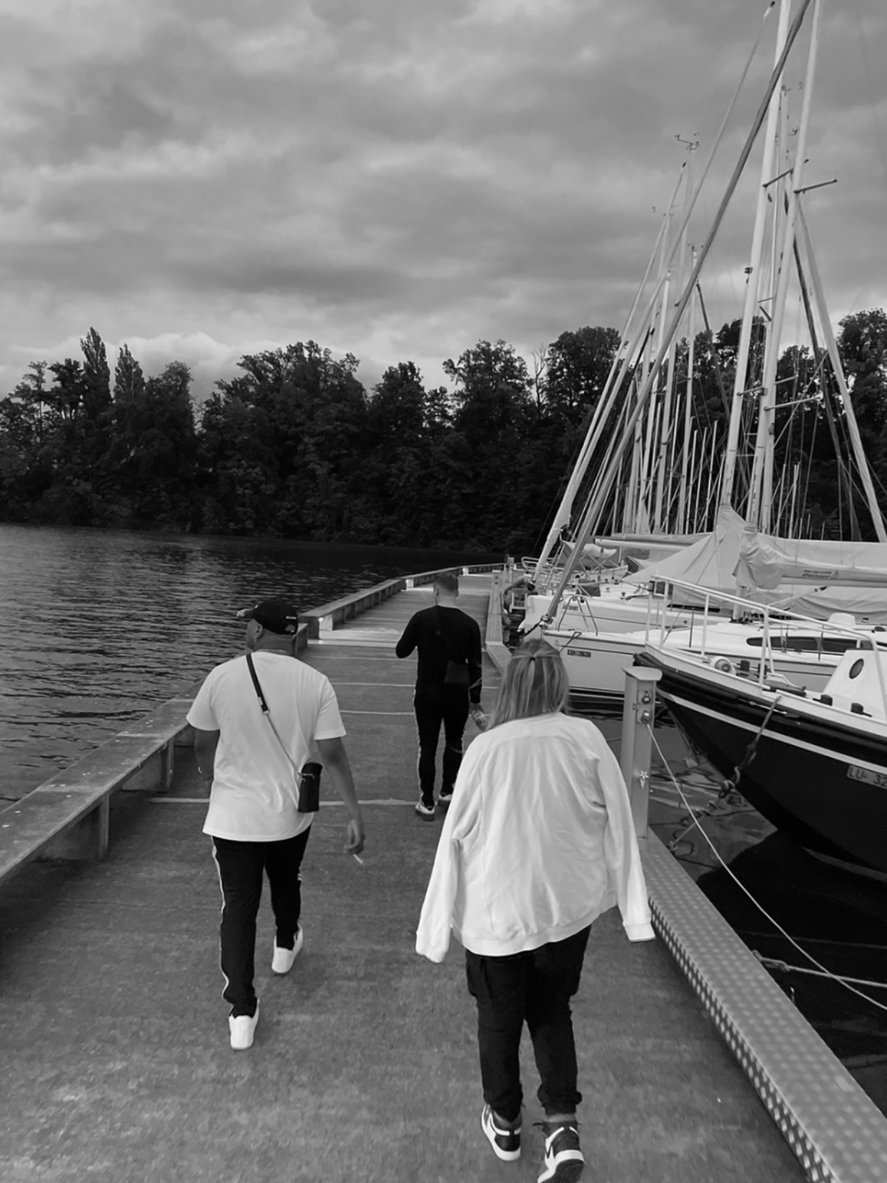 Wir leiden, lachen und teilen Momente der Freude zusammen.