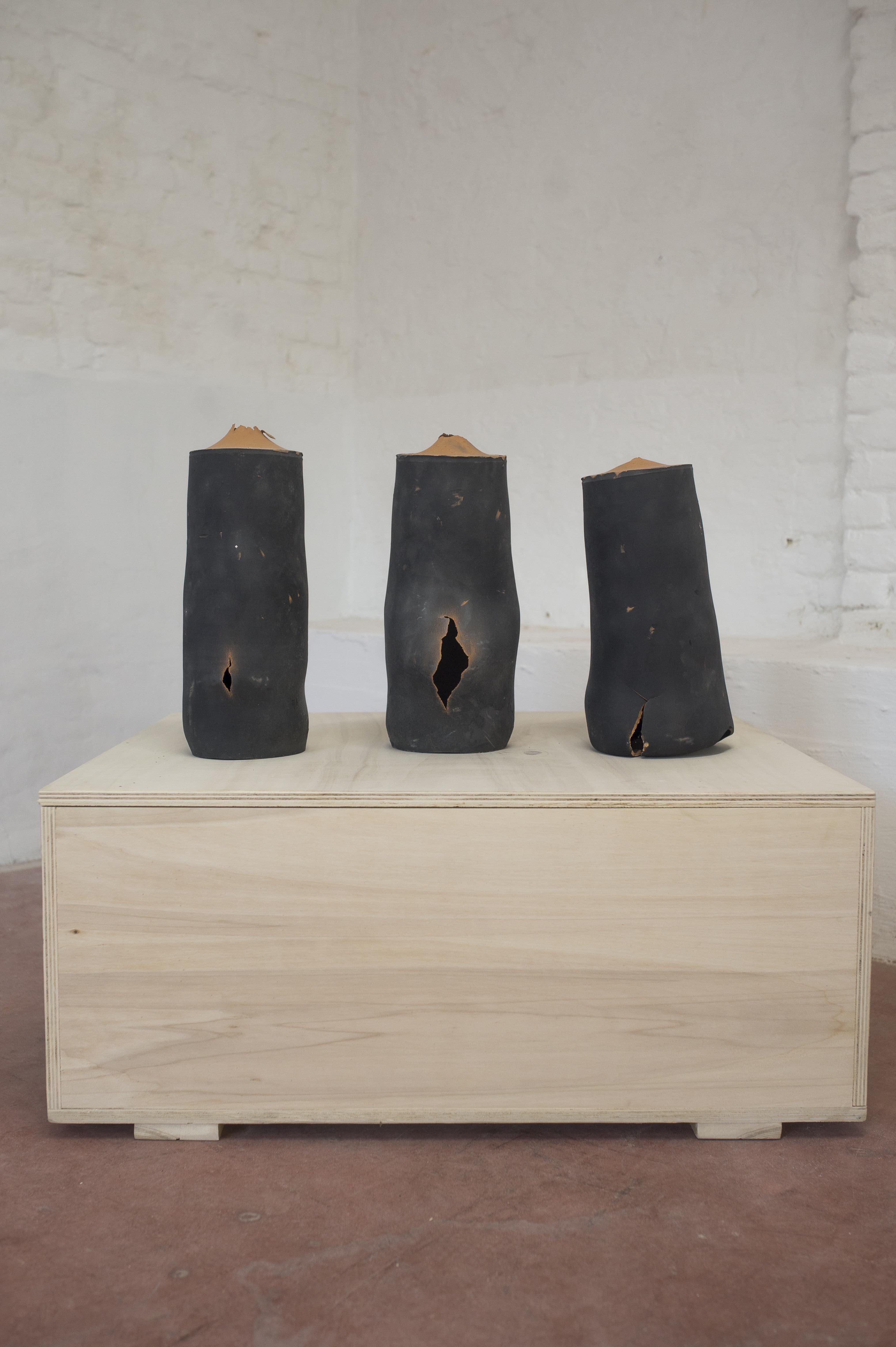 creative executions#3, 3 vasi di ceramica esplosi durante la performance, 2019
