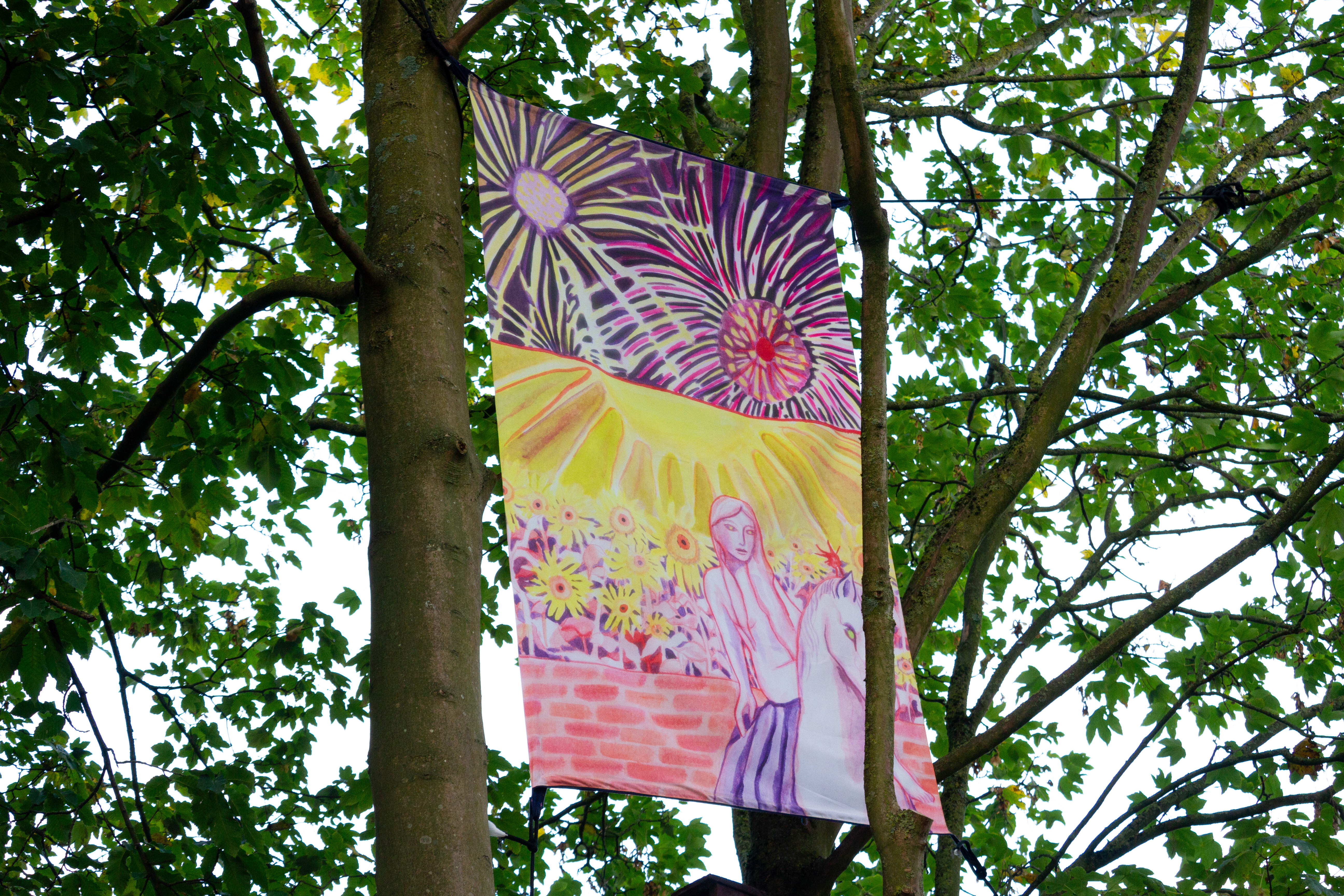 Sun, 2025, 200 x 120 cm. Impression textile installée dans le jardin de la Pouponnière.