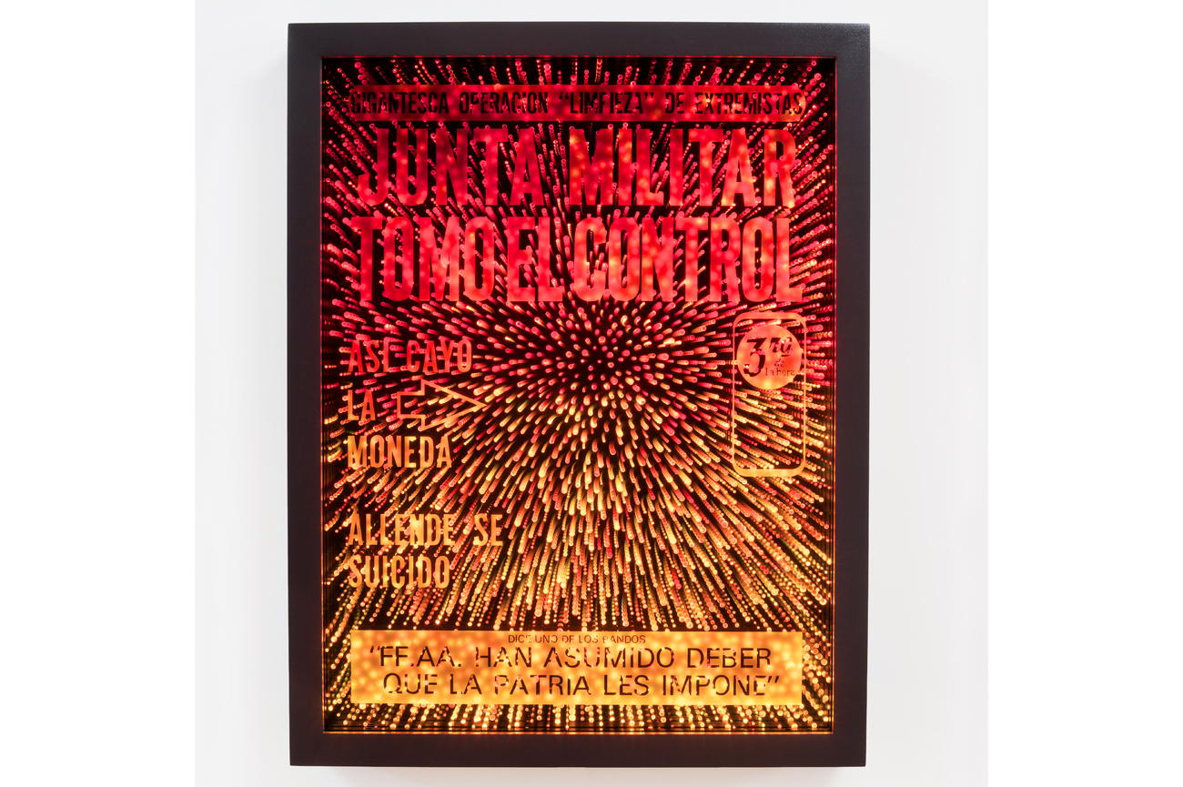 Iván NavarroSept.13'73, 2021Luces LED, pintura, madera, espejo, y energía eléctrica91.44 x 66.04 x 12.7 cmFoto ©Thelma Garcia