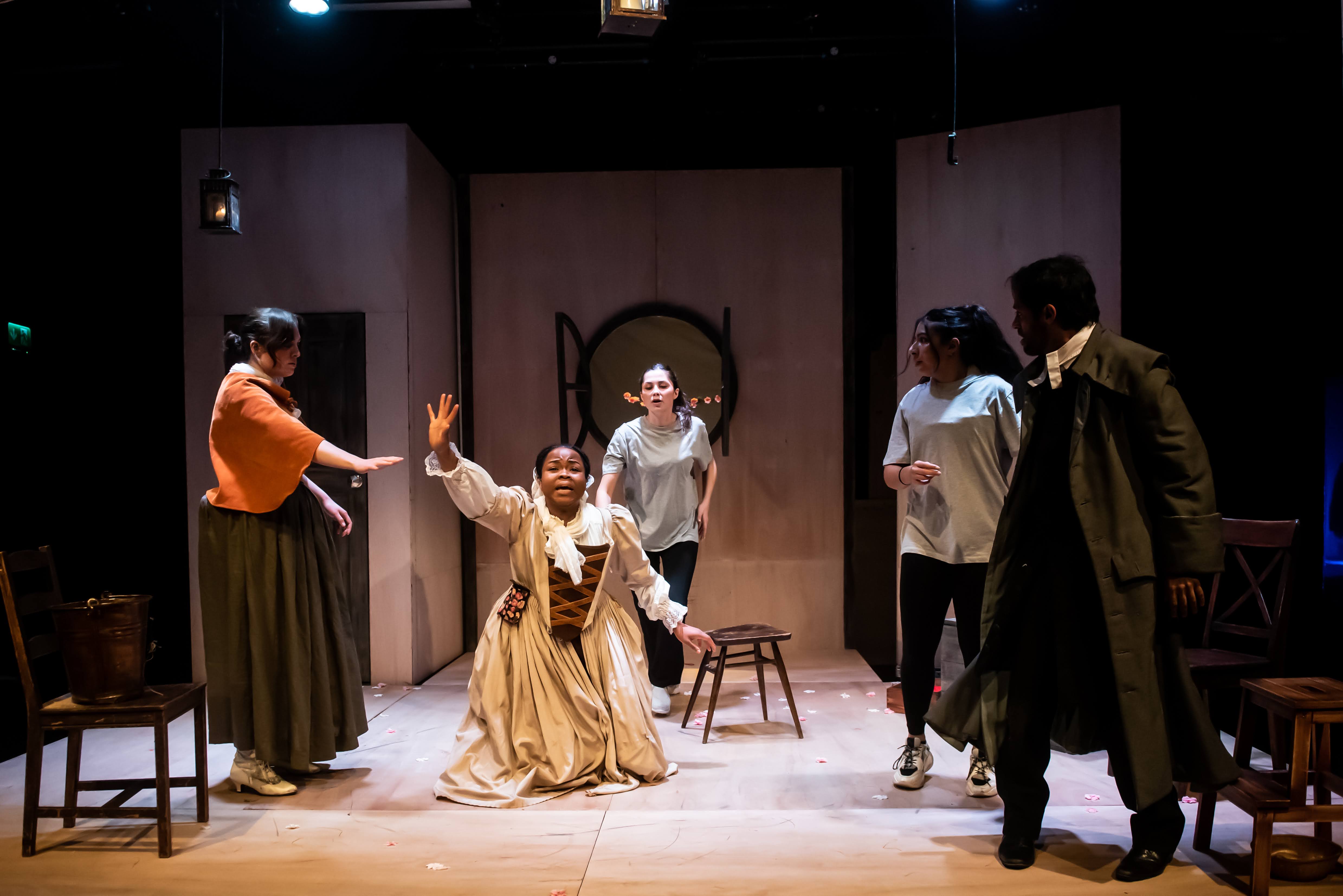 The Sewing Group // (LAMDA) Linbury