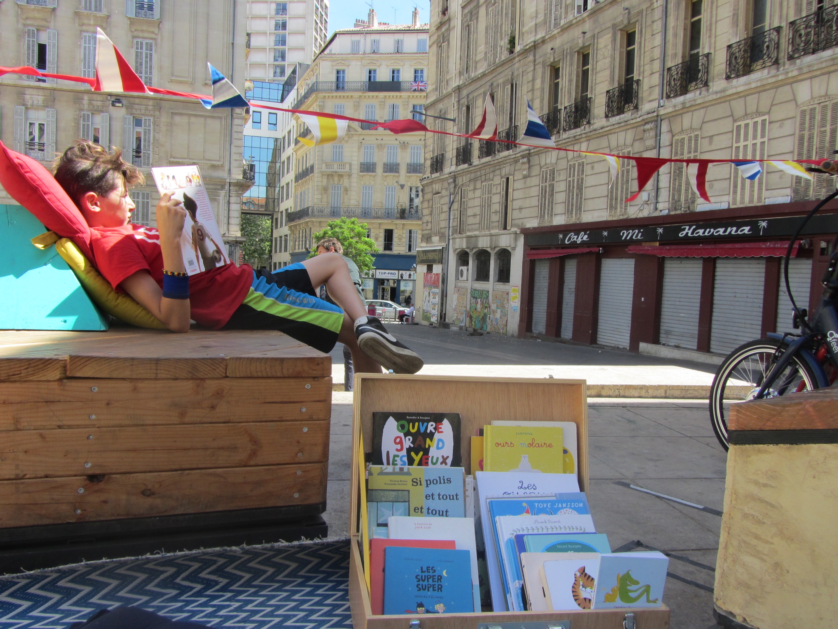 8. Bibliocyclette à la Halle Puget
