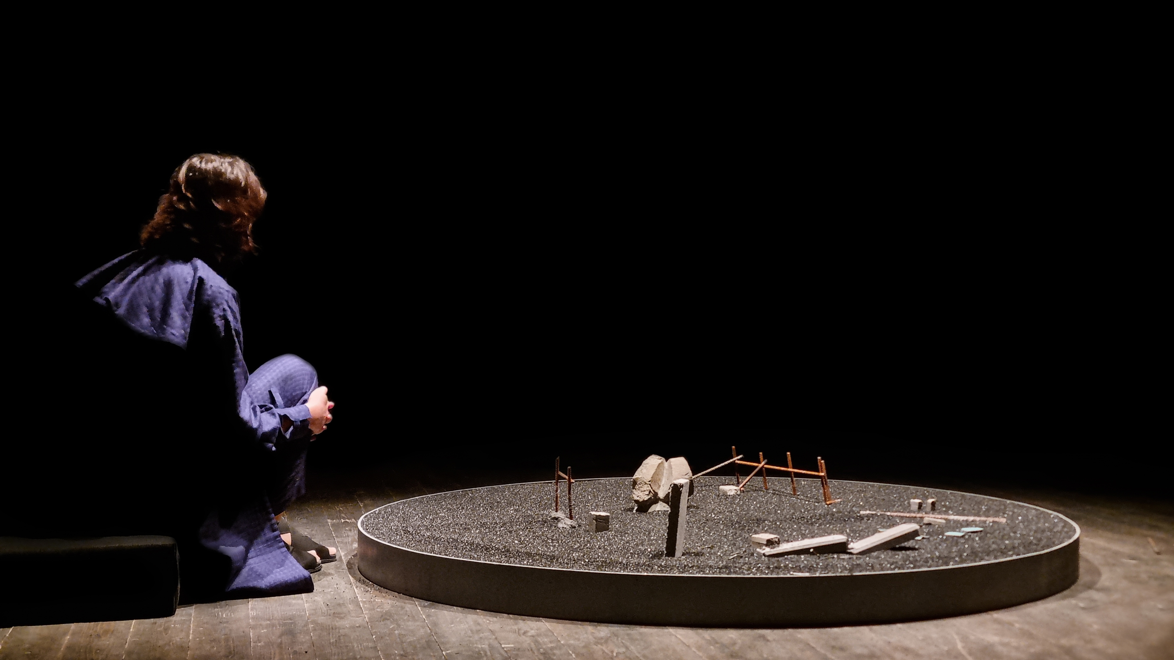Circle. Performance view, photo: Marius Vasile.