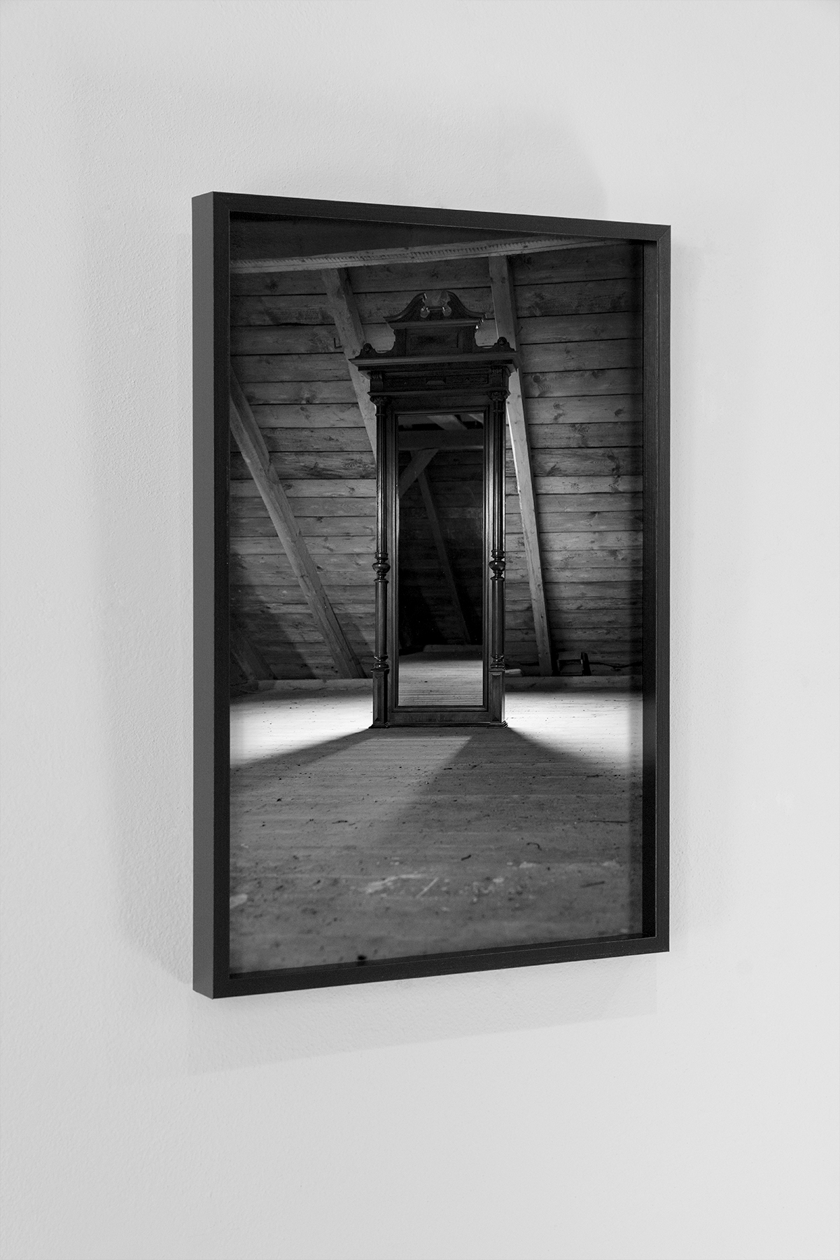Gate (2018). Archival inkjet print on baryta, mounted in lime wood frame, 64x44cm.