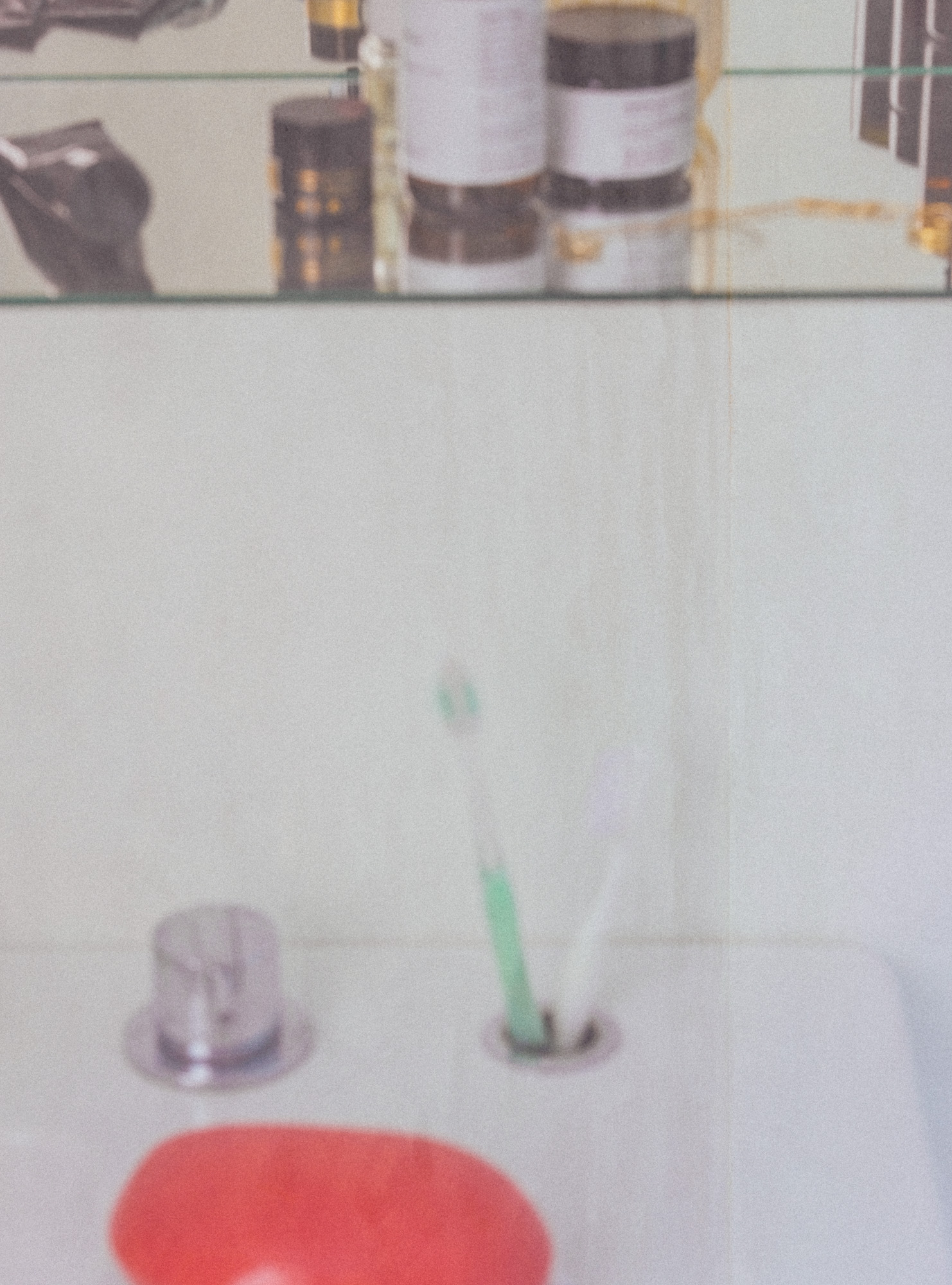 FV_Series_003_IMG_20_Pink_Brush_In_The_Bathroom