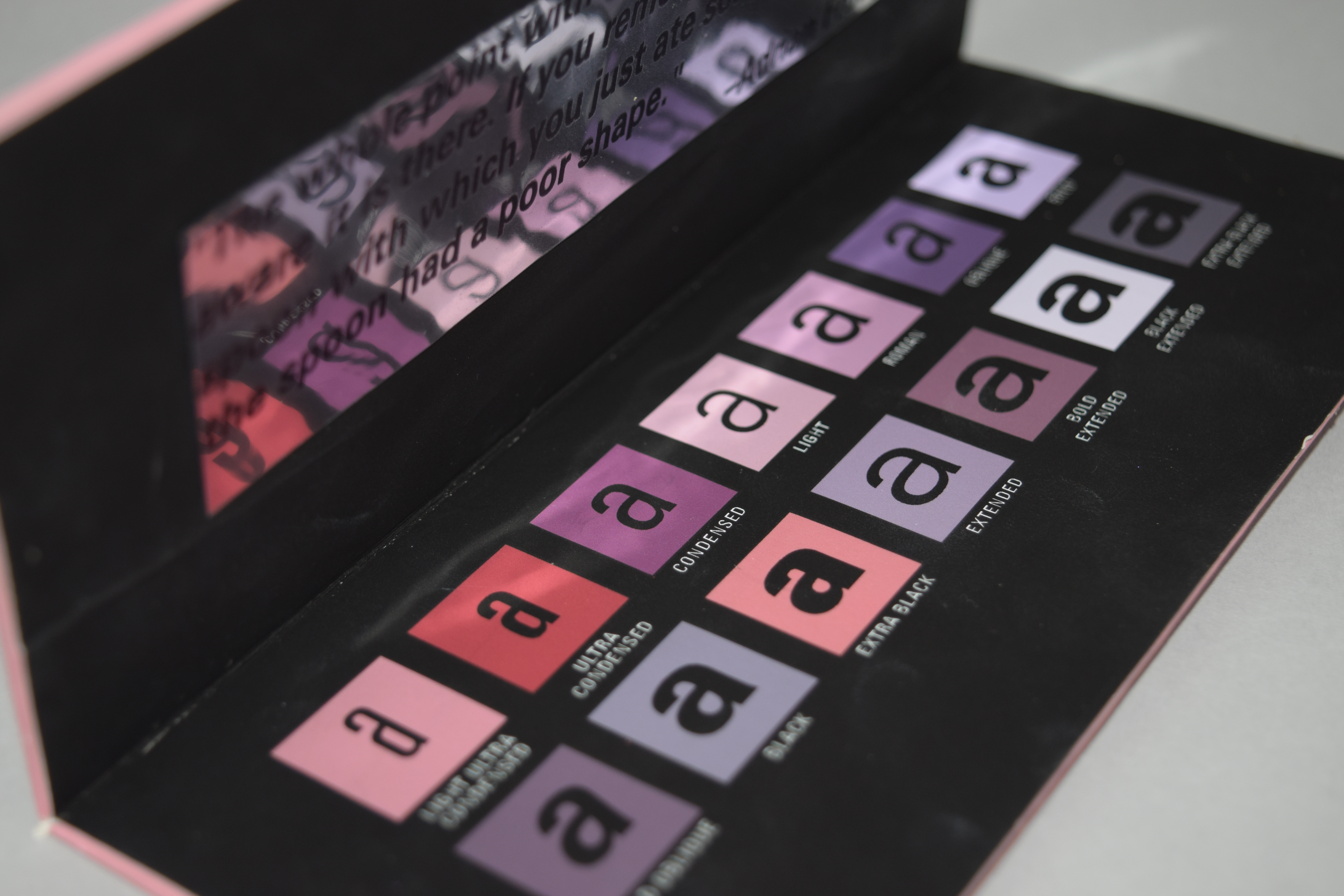 Hannah Bloom, Univers as Eye Shadow Palette