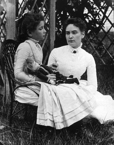 Helen Keller and her teacher Anne Sullivan