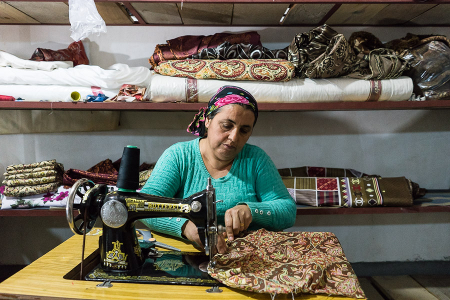 Camp de Maxmur, Irak. Parmi les rares business du camp, les ateliers de couture.