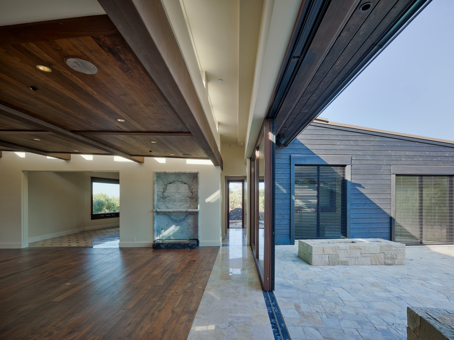 Inside-outside view at sliding glass wall | Northern California Residence | PARABOLA Architecture