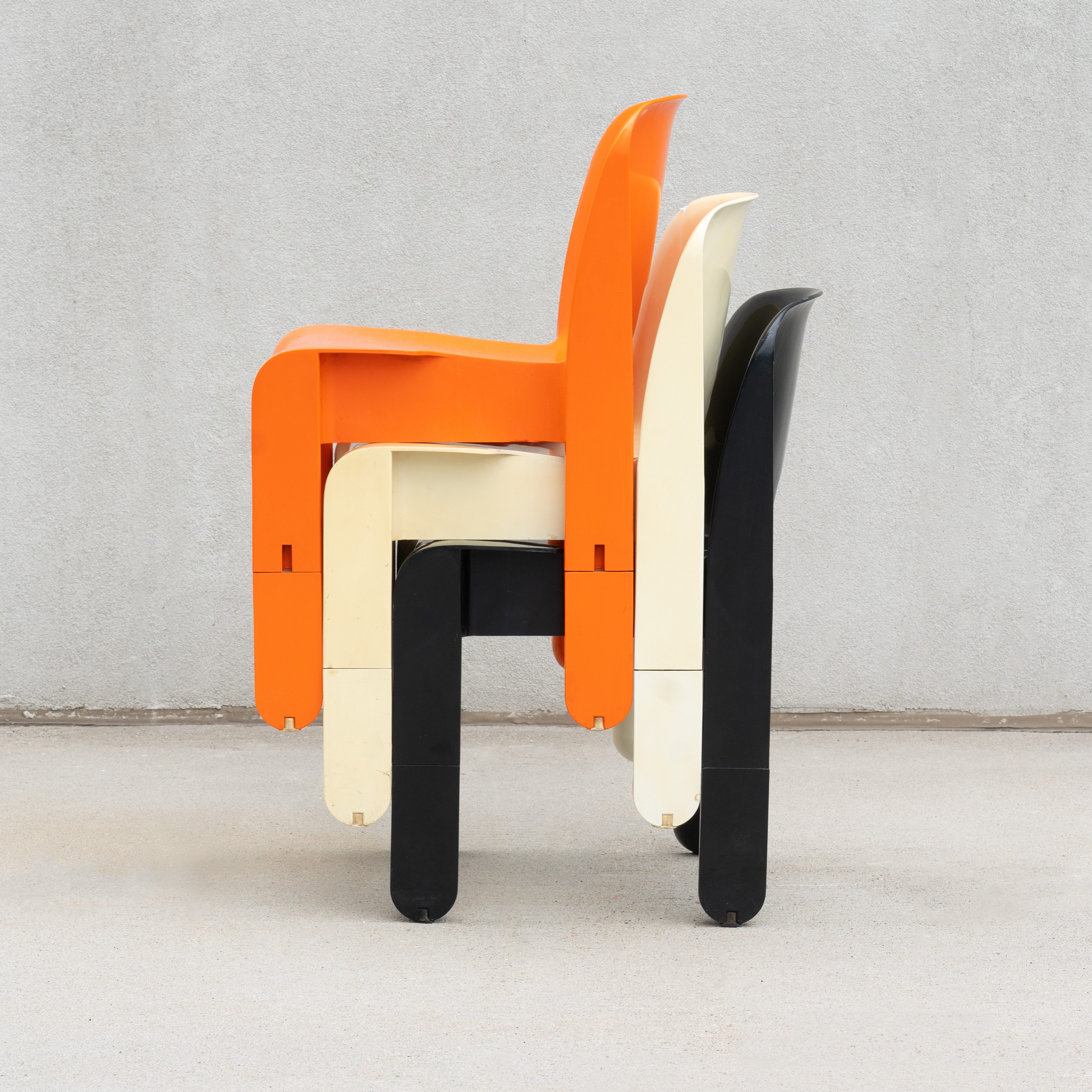 SWEETERFAT KARTELL UNIVERSALE CHAIR PRE PRODUCTION ORANGE BLACK WHITE PLASTIC SPACE AGE CHAIR DESIGNED BY JOE COLOMBO 