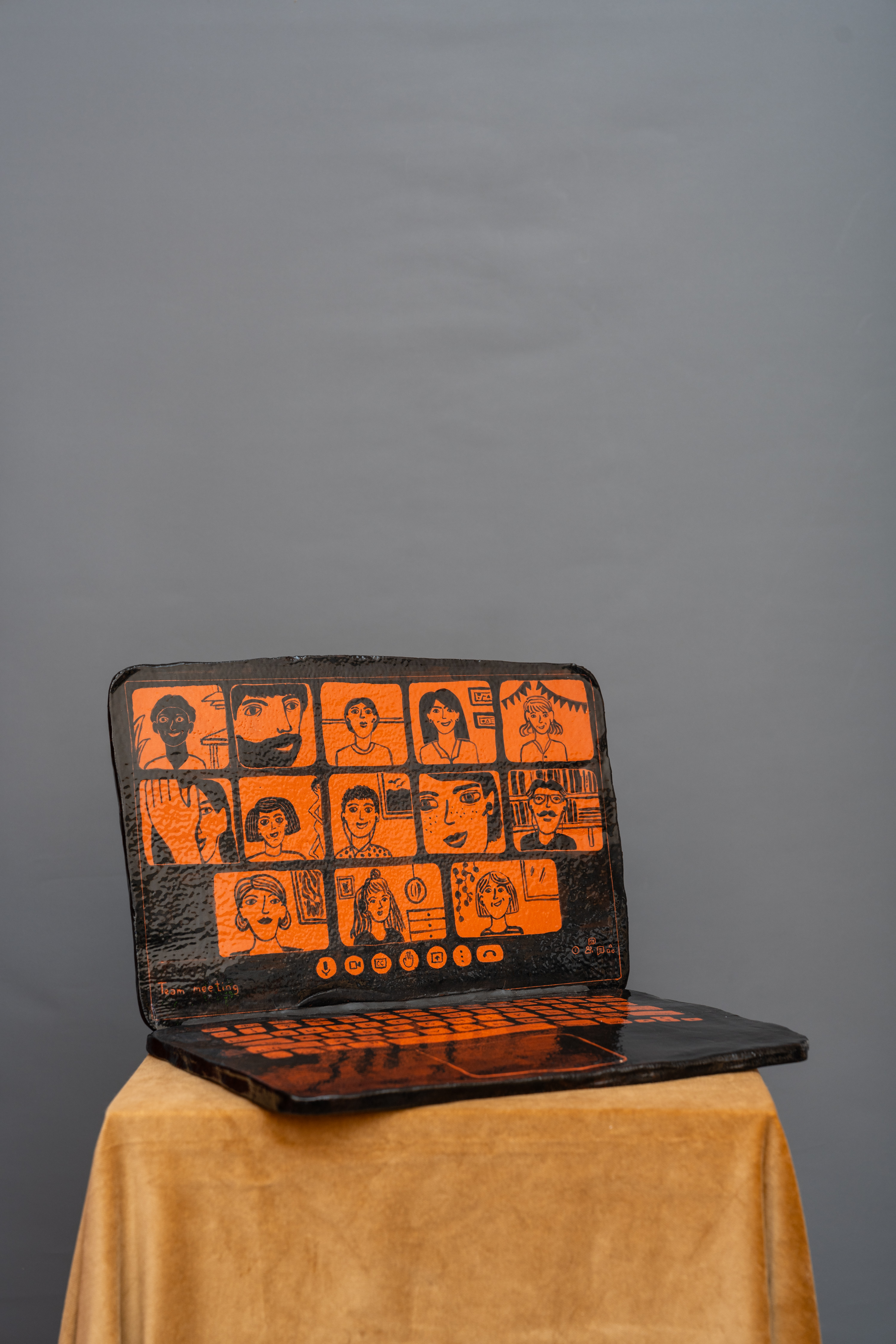 'Team meeting' Laptop, Dimensions: 24 x 34 x 30 cm