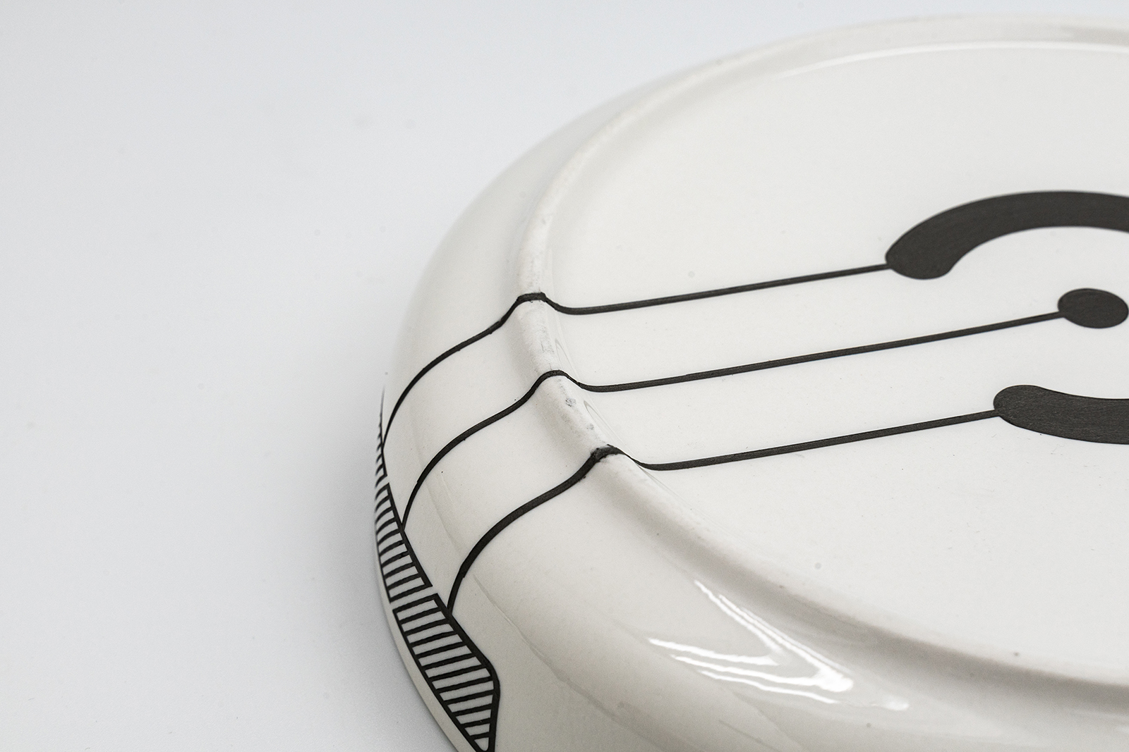 Connection points at base of salad bowl