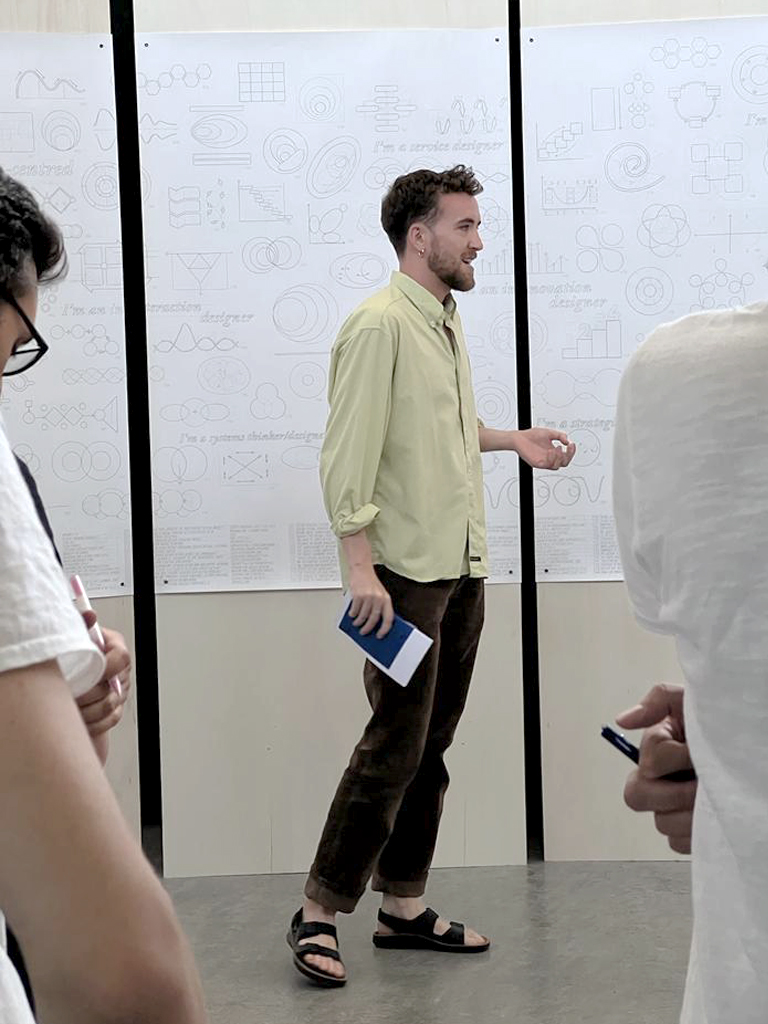 The Bilocating Designer. Exploring the overlap between seemingly disparate design communities