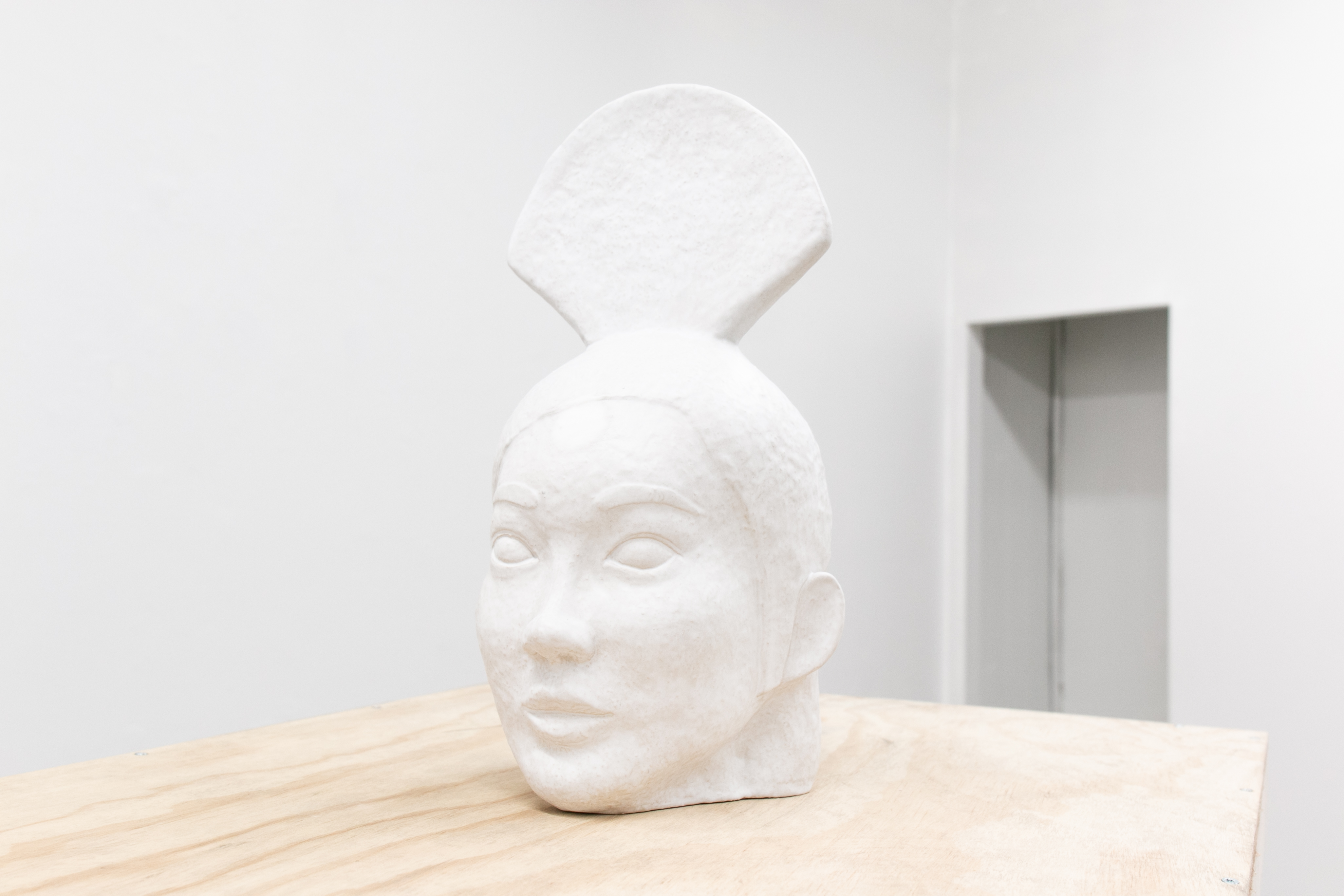 Self Portrait As Iris As an Idea IStoneware, glaze. 23 x 43 x 28 cm (9.1 x 16.9 x 11 in), 2019