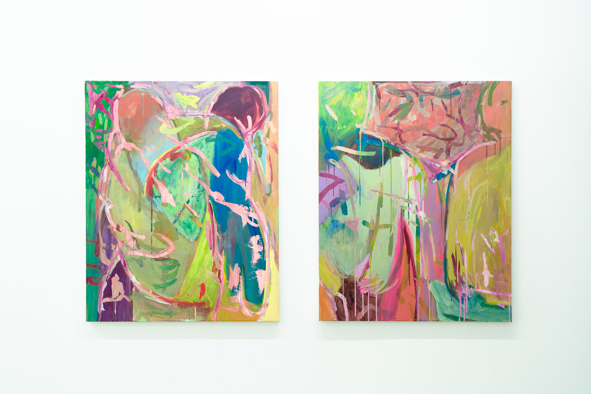 (좌) 여러 방면으로 서로를 안고있는, 2024, Acrylic, masking fluid on canvas, 91x72.7cm. (우) 여러 방면으로 서로 멀어지고있는 2024, Acrylic, masking fluid on canvas, 91x72.7cm.