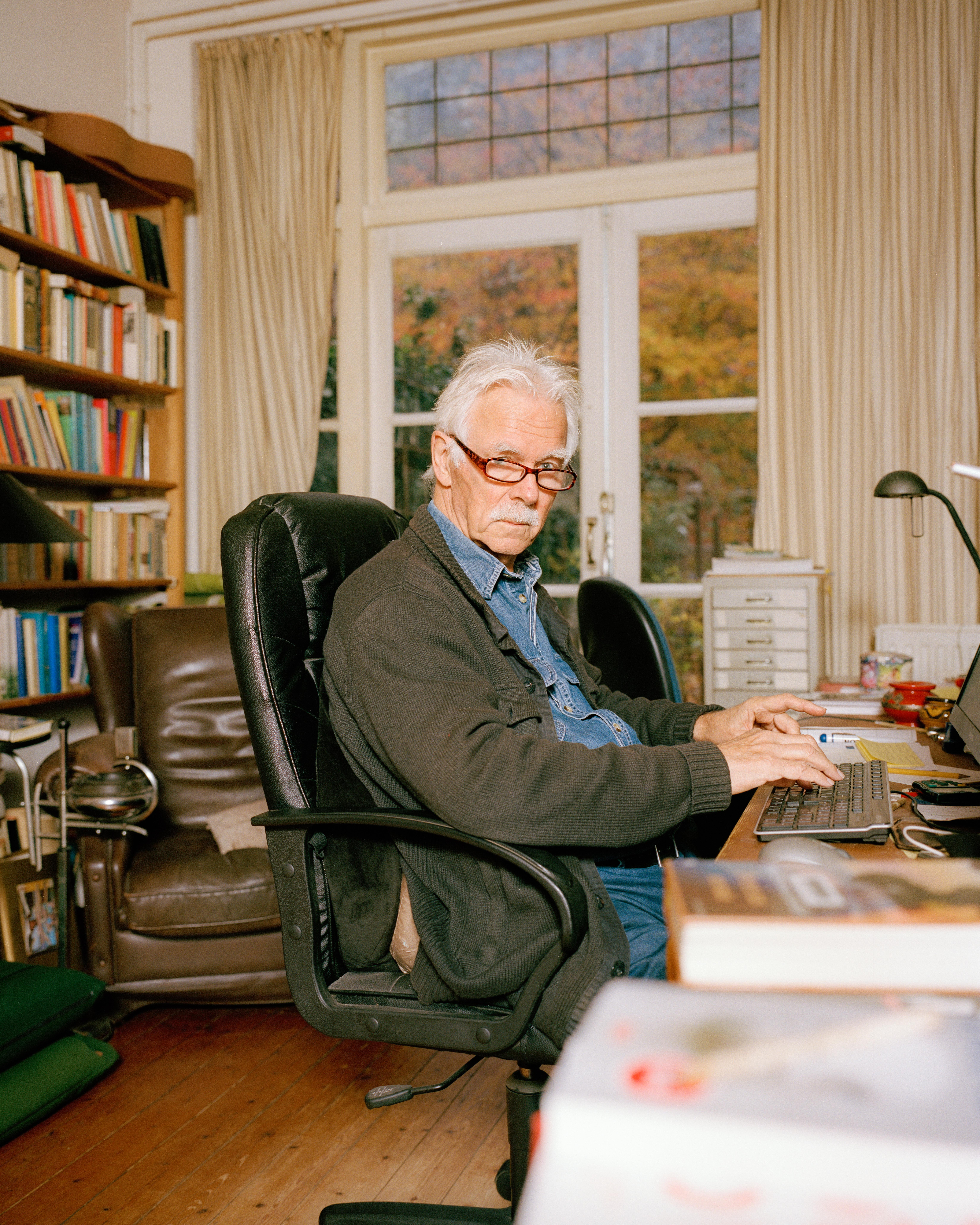 Pieter (75), voormalig opleider, nascholer, manager en bestuurder bij het Interfacultair Centrum voor Lerarenopleiding, Onderwijsontwikkeling en Nacholing van de Universiteit van Leiden, nu schrijver: “Blijf ambitieus, doe alsof je honderd wordt.”