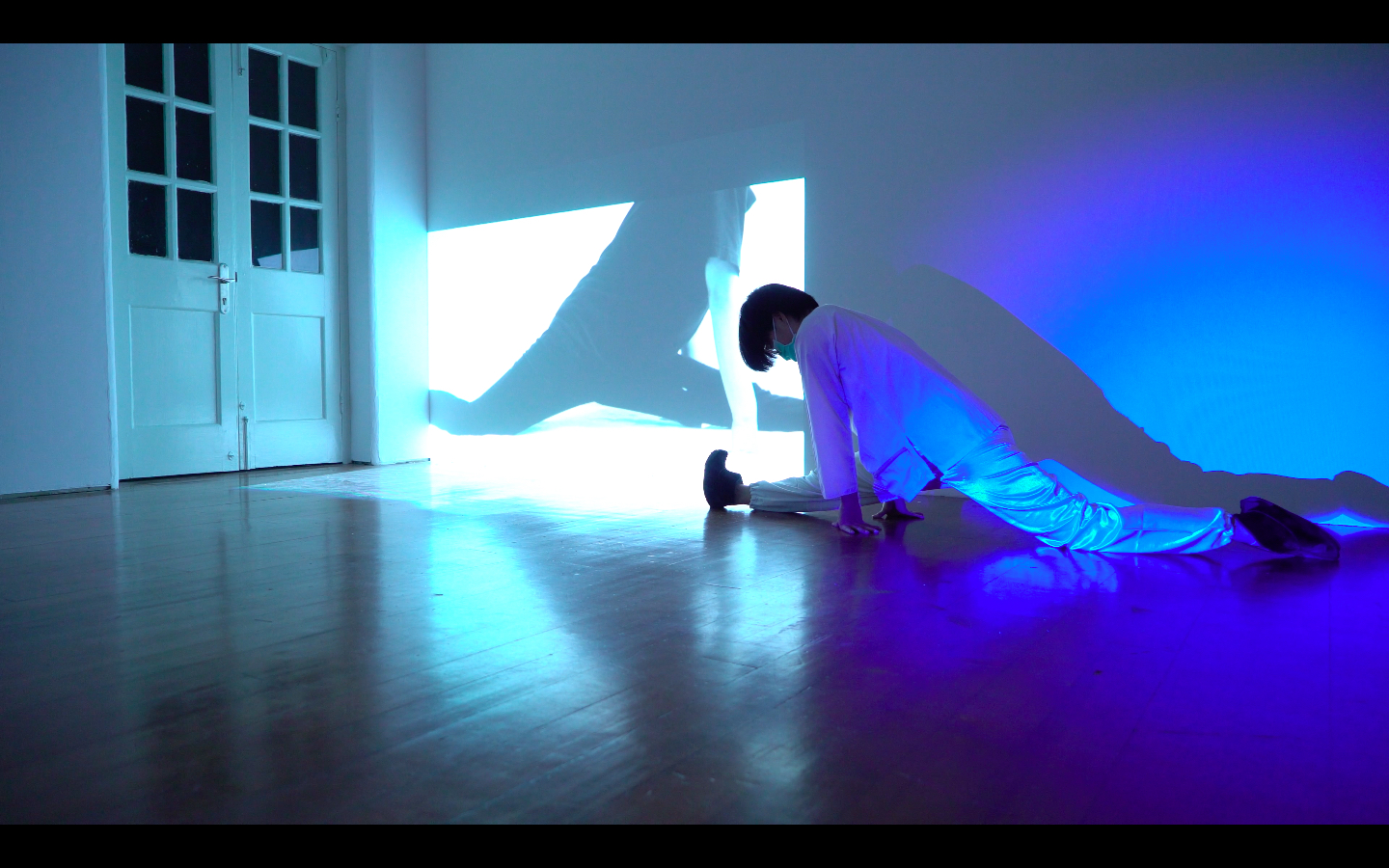 Rose Li, 8’, Performance, Still from video, 2020.