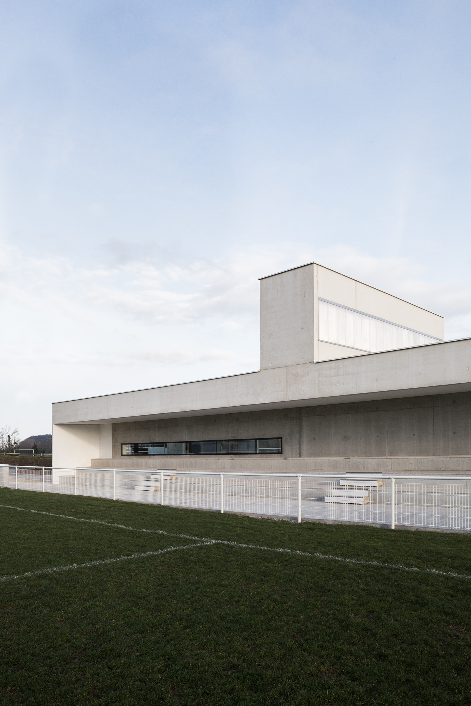 Stade de Collonges, L'Isle d'Abeau, Lis & Daneau Architectes