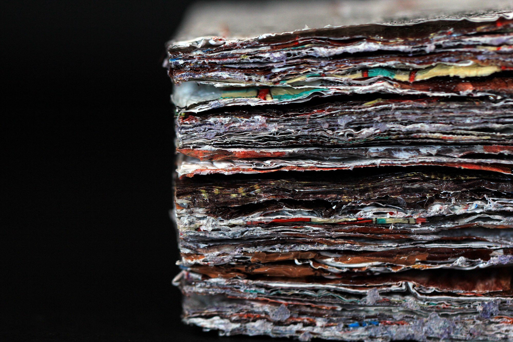 ︎︎︎ Layers of plastic compressed together, simulating their presence in landfills.