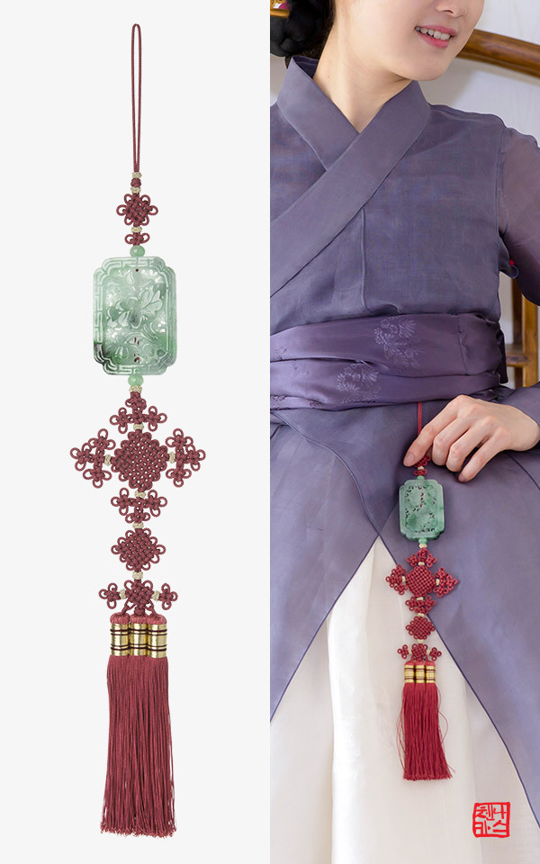 Brand focused on Korean history and beauty through the motif of ‘knots’ (image from 나스첸카)