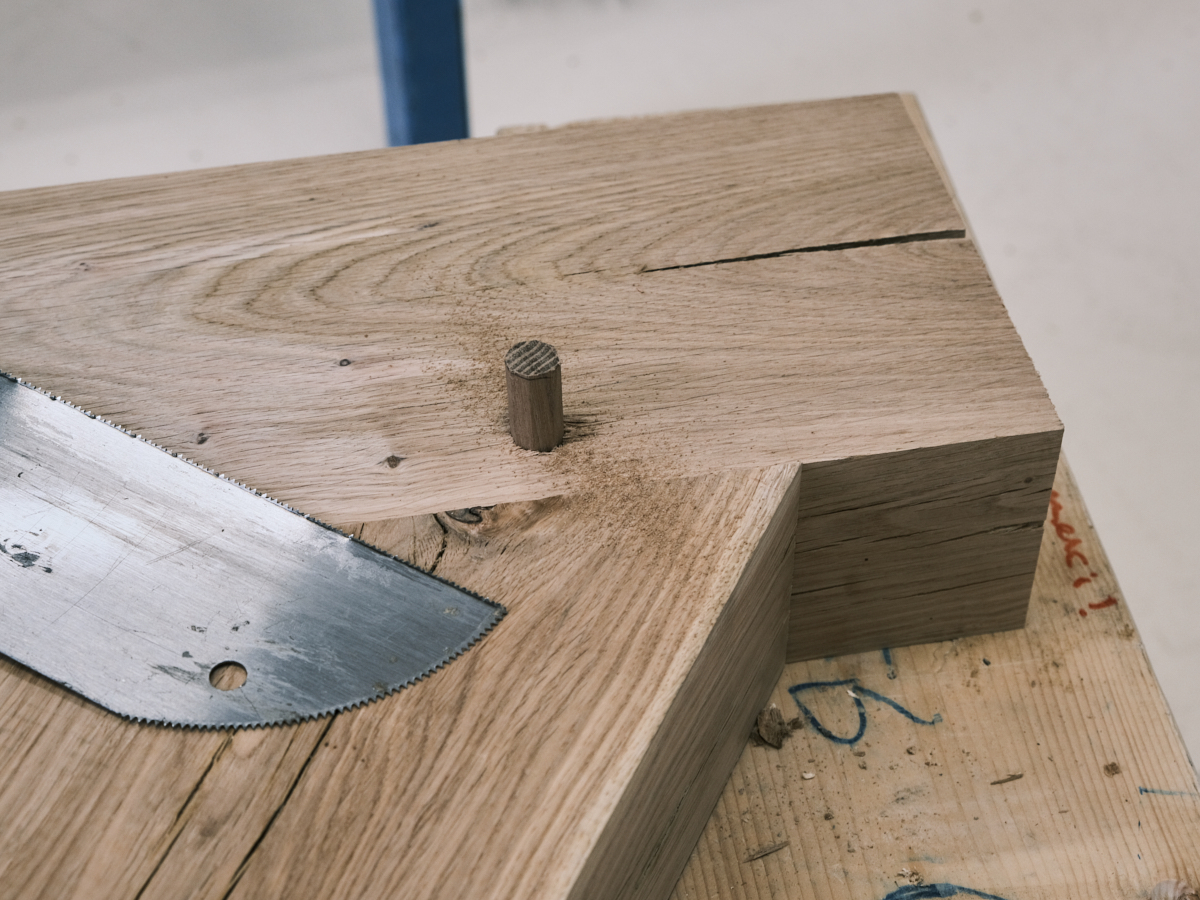 Les charpentiers laissent traditionnellement 3cm de cheville dépasser