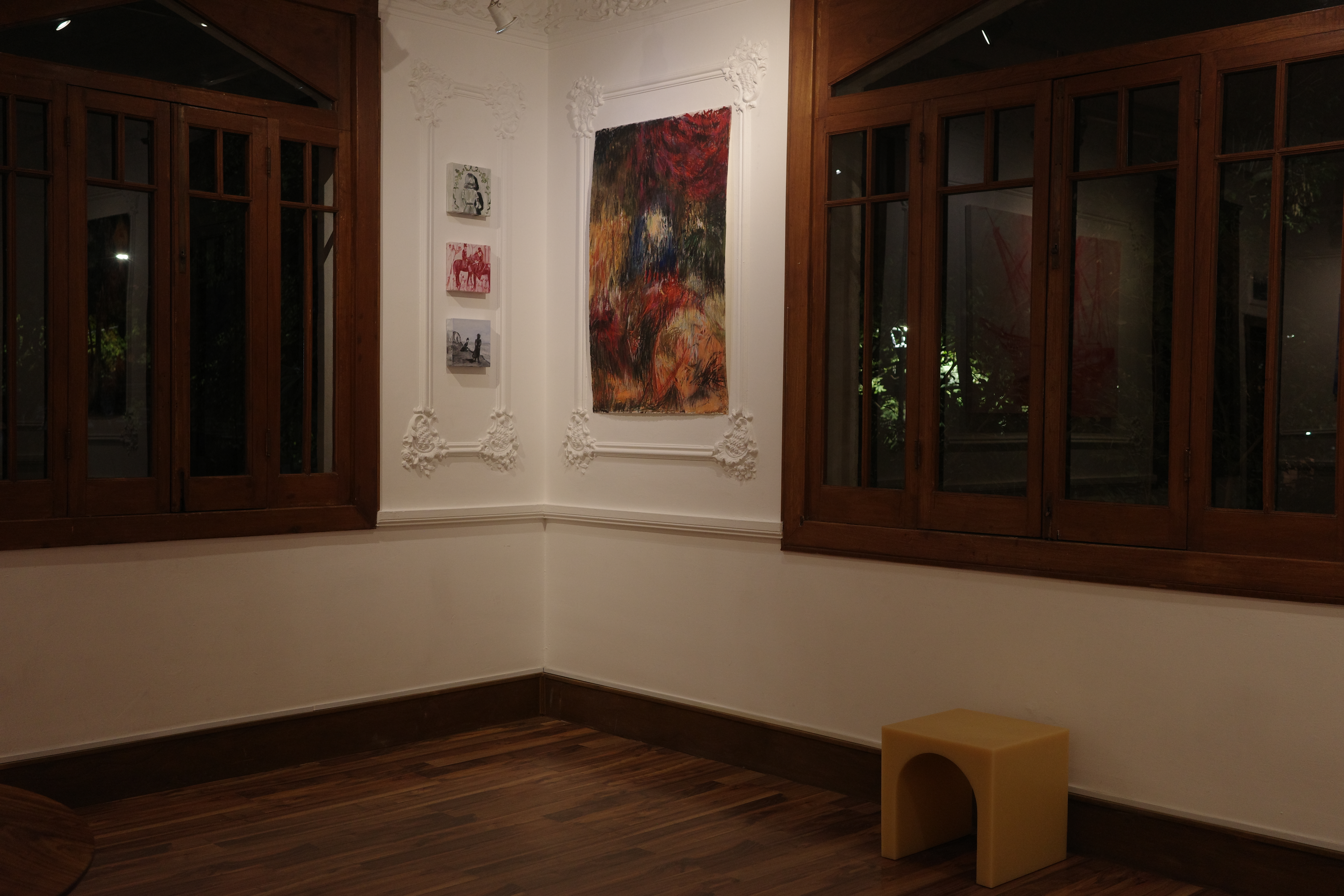 Installation view, Floria González & Sandra Leal: Vigilancia de los dioses / Surveillance of the gods, February 5 - 20, 2024, Projet Moné X JO-HS. © Floria González & Sandra Leal. Photos: Floria González.