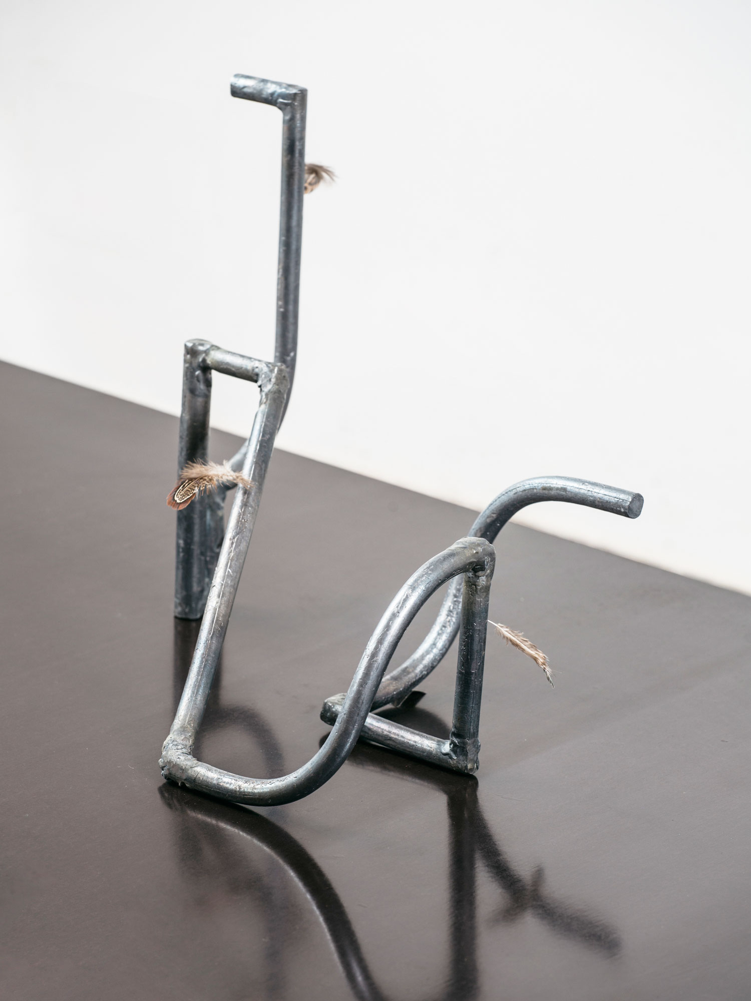 Flujo, 2019Lead and feathers31 x 36 x 33 cm.Photo: Sergio Albert Avilés