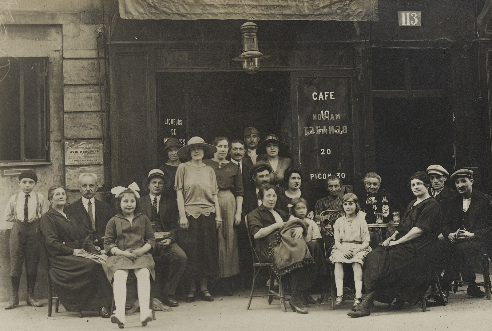 Au Réveil Matin, Maison Bénazet, café restaurant, 113, avenue Jean-Jaurès, 19e arrondissement, vers 1935, carte postale photographique © Ville de Paris / Bibliothèque historique