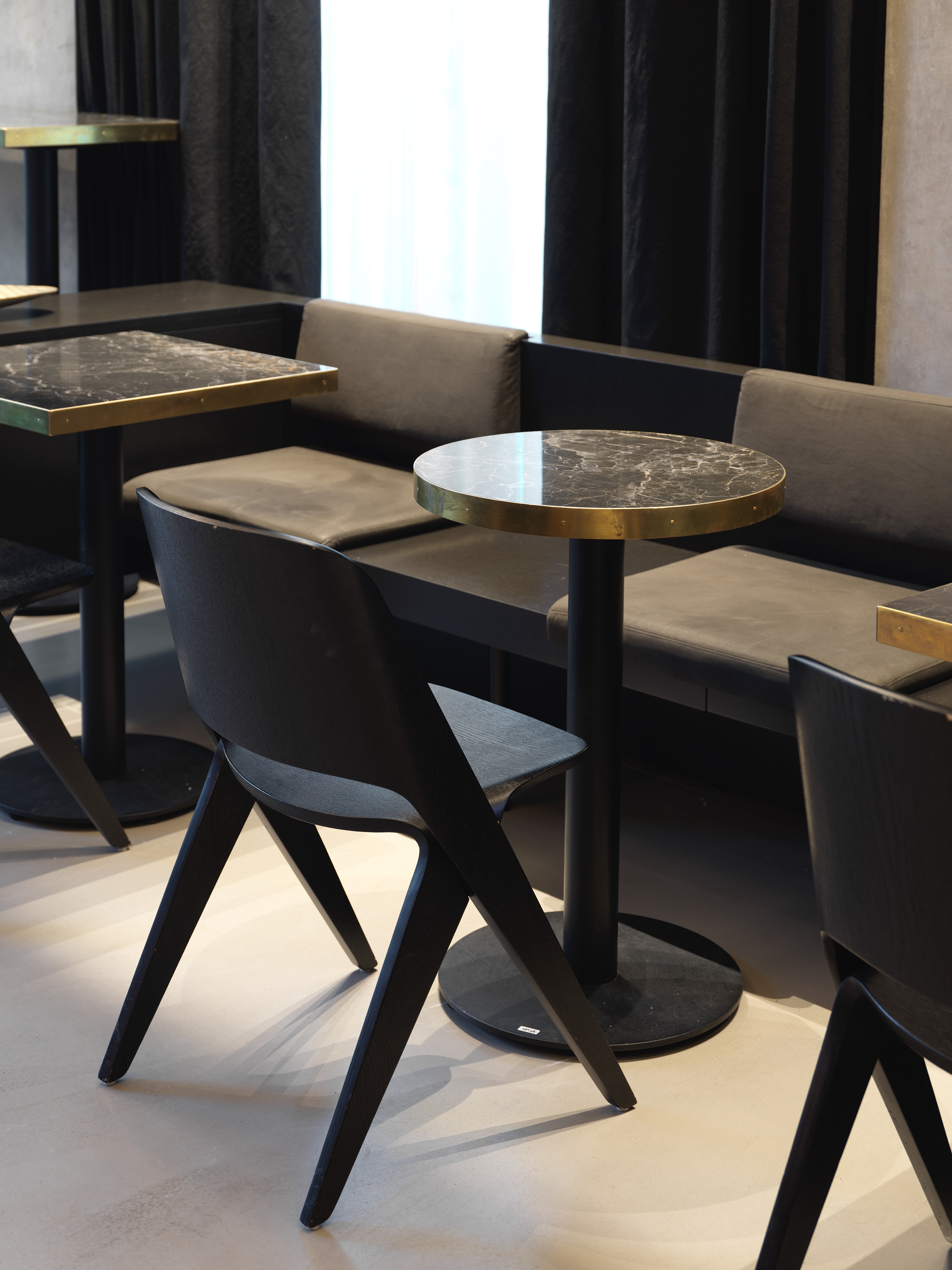 1/4 – Dining area in foyer.