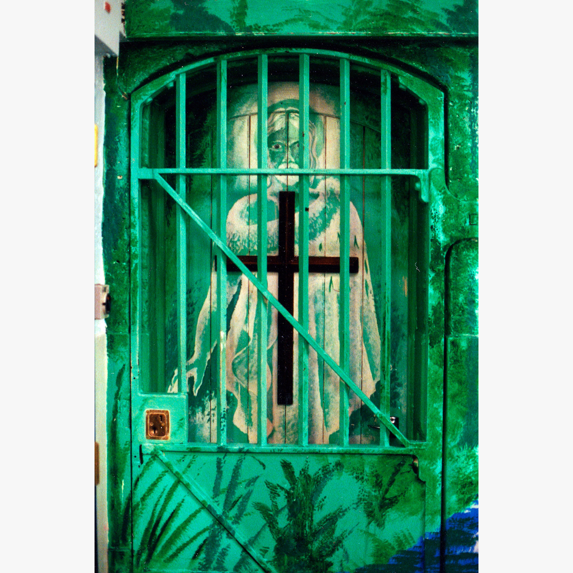 1/2Mount Eden Prison, 2000 (000820_12a)