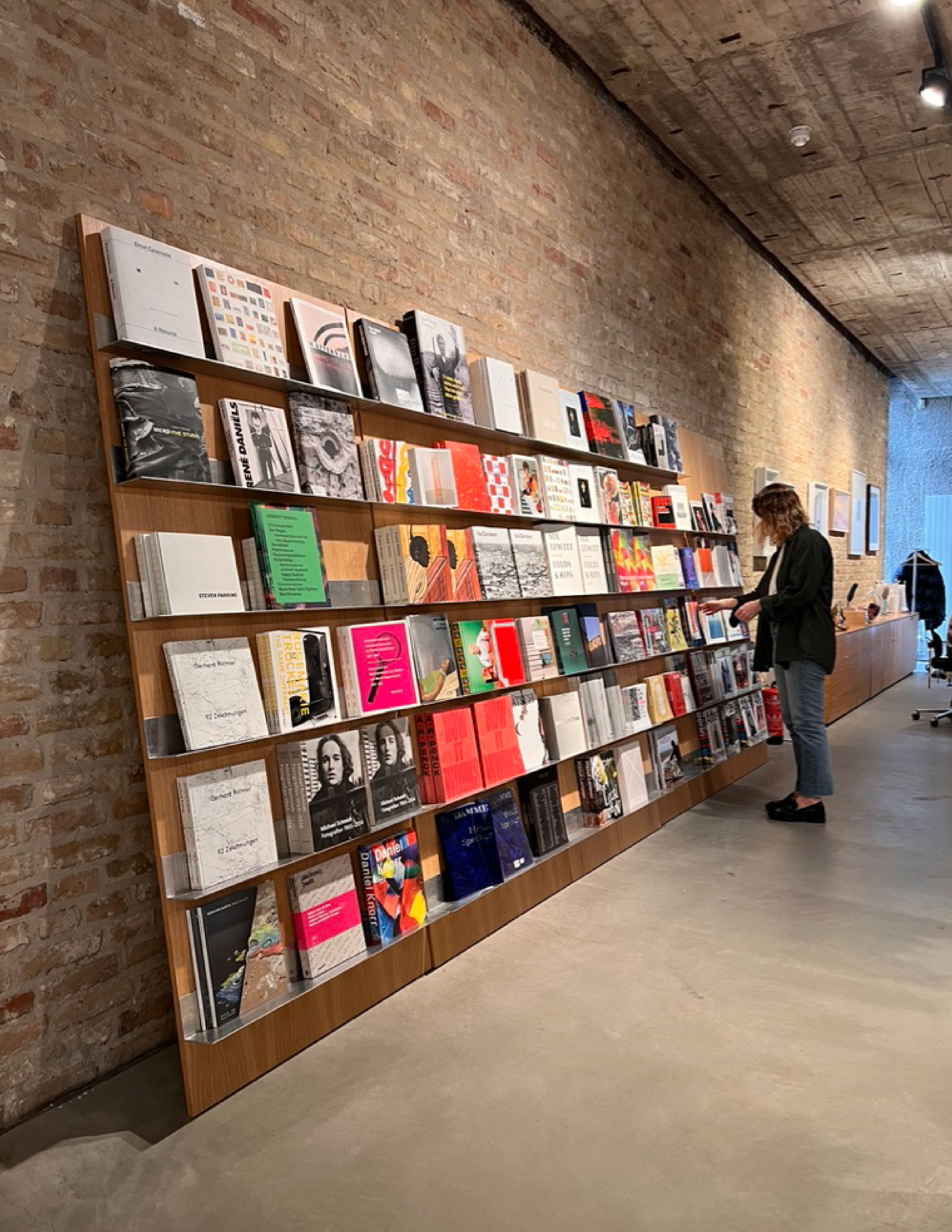 베를린에 KONIG GALERIE 갤러리 아트샵 코너   ©이승현