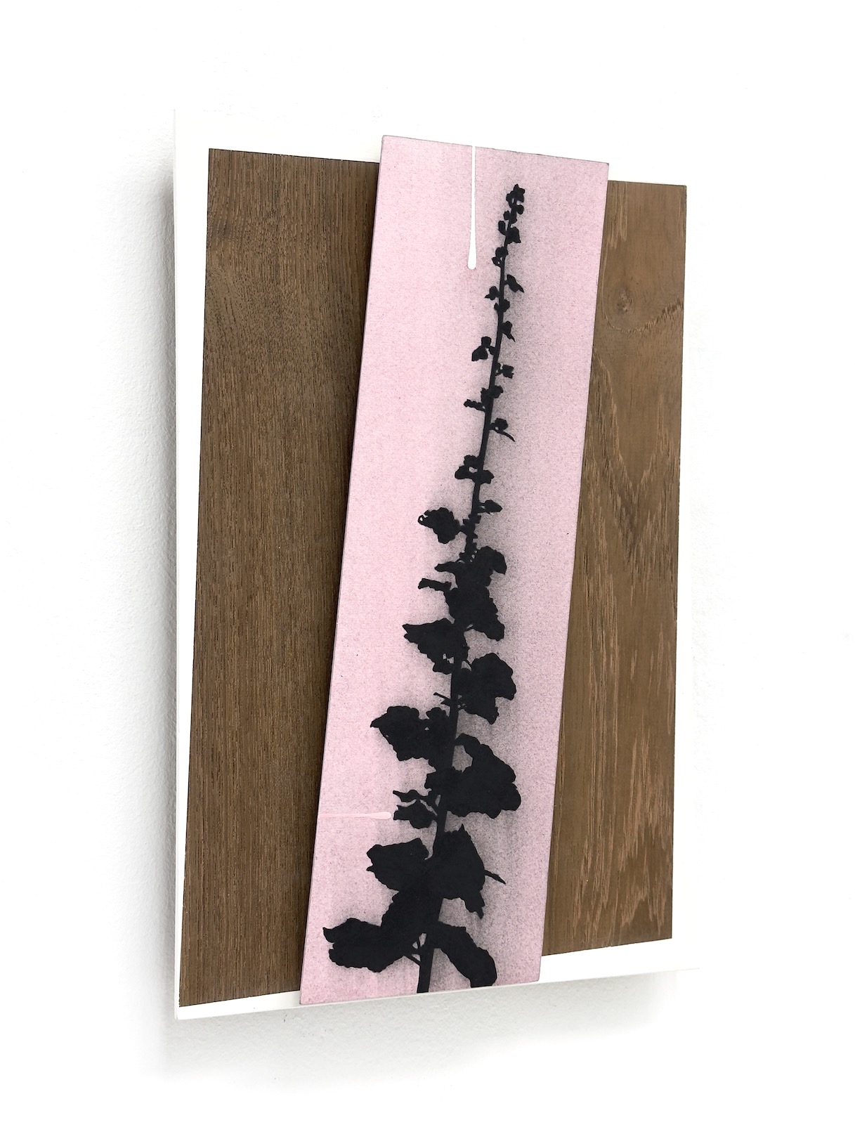 ‘On a walk with Lou’, 2024, conté pencil and acrylic on paper/aluminium and teak wood panel, 30 x 20 cm.