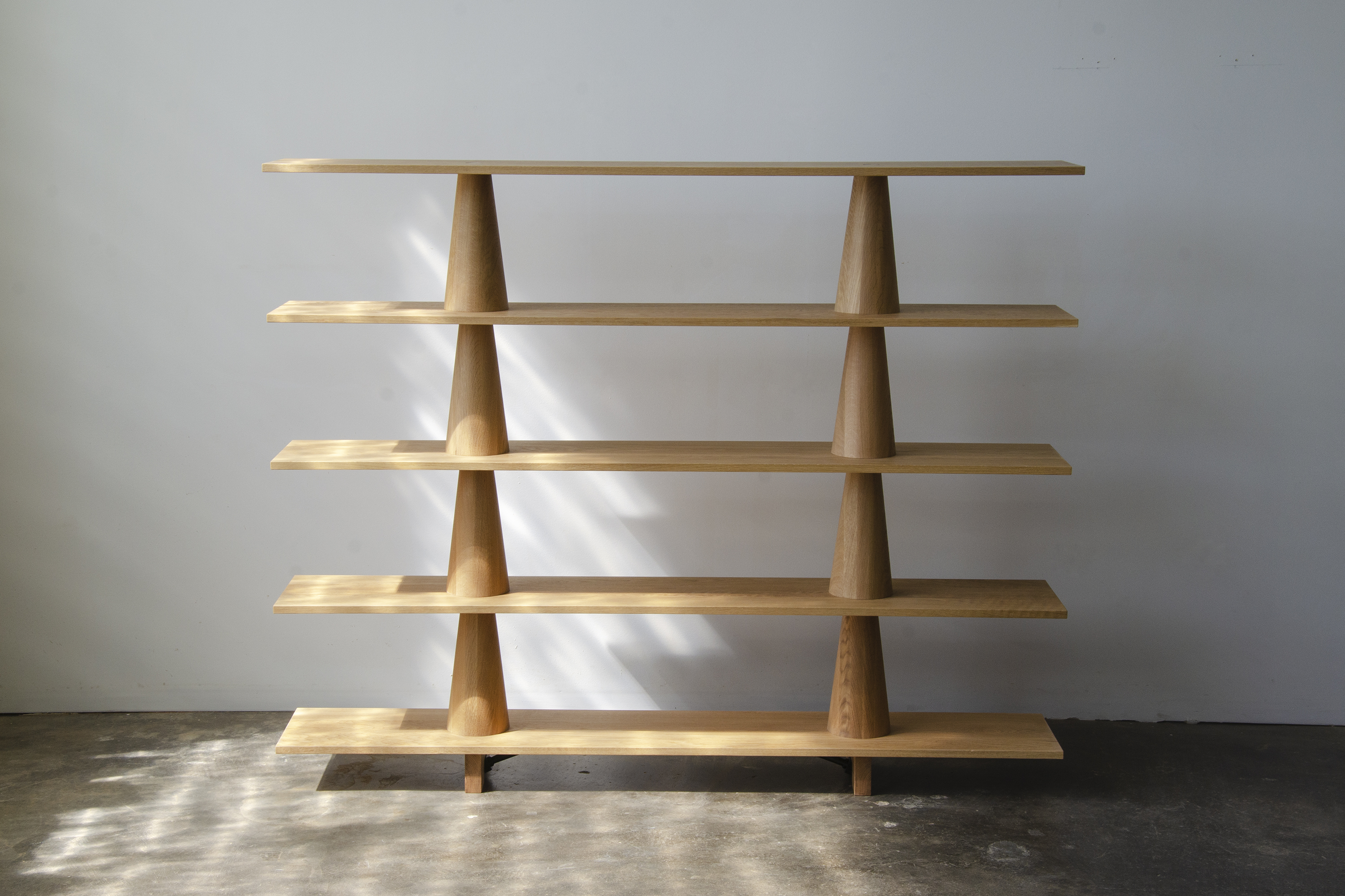 Pylon L in white oak
