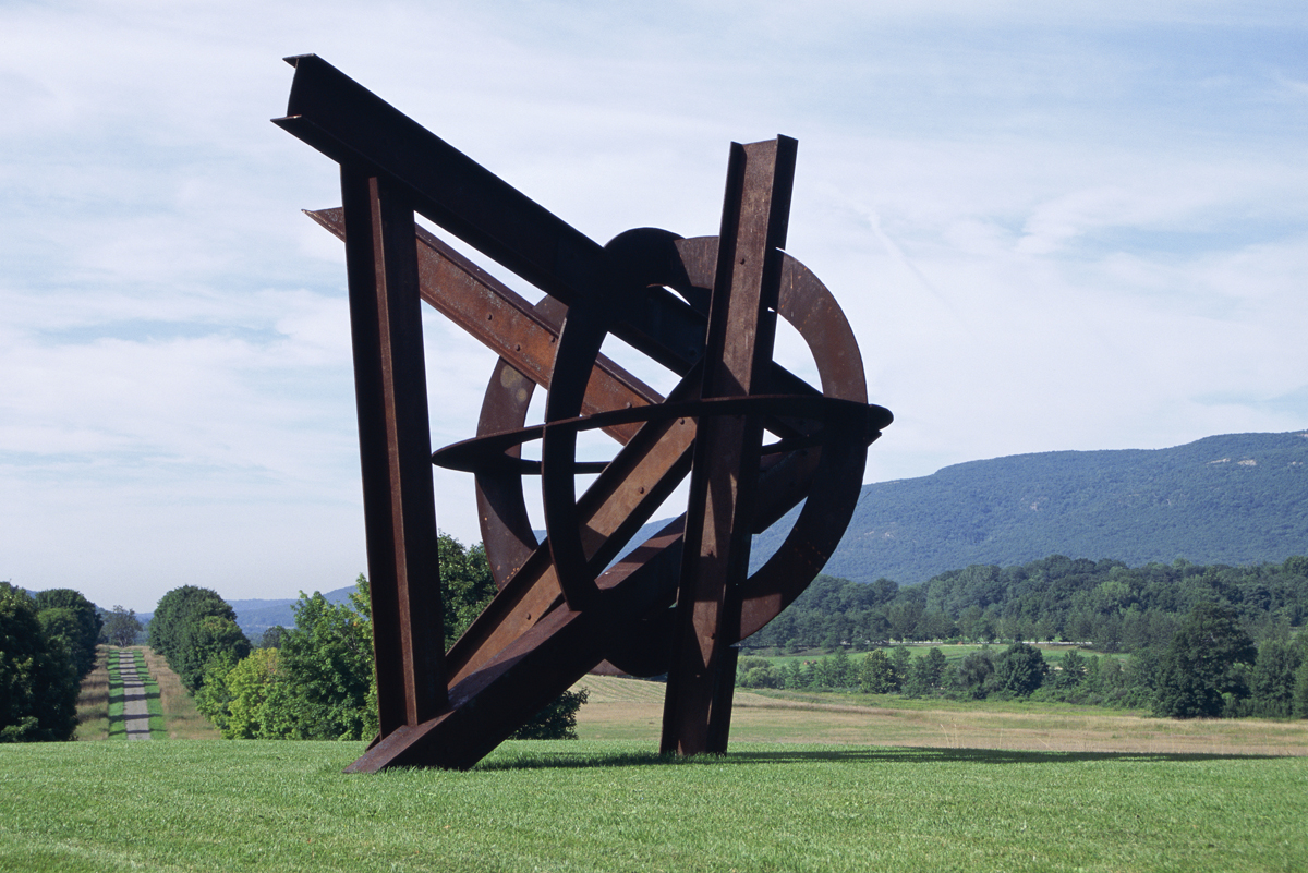 Aurora, 1992-93 Steel 16' 4" x 19' 6" x 26' 8 1/2" (apx) Collection of National Gallery of Art, Washington, D.C.; gift of the Morris and Gwendolyn Cafritz Foundation. Photograph ©George Bellamy