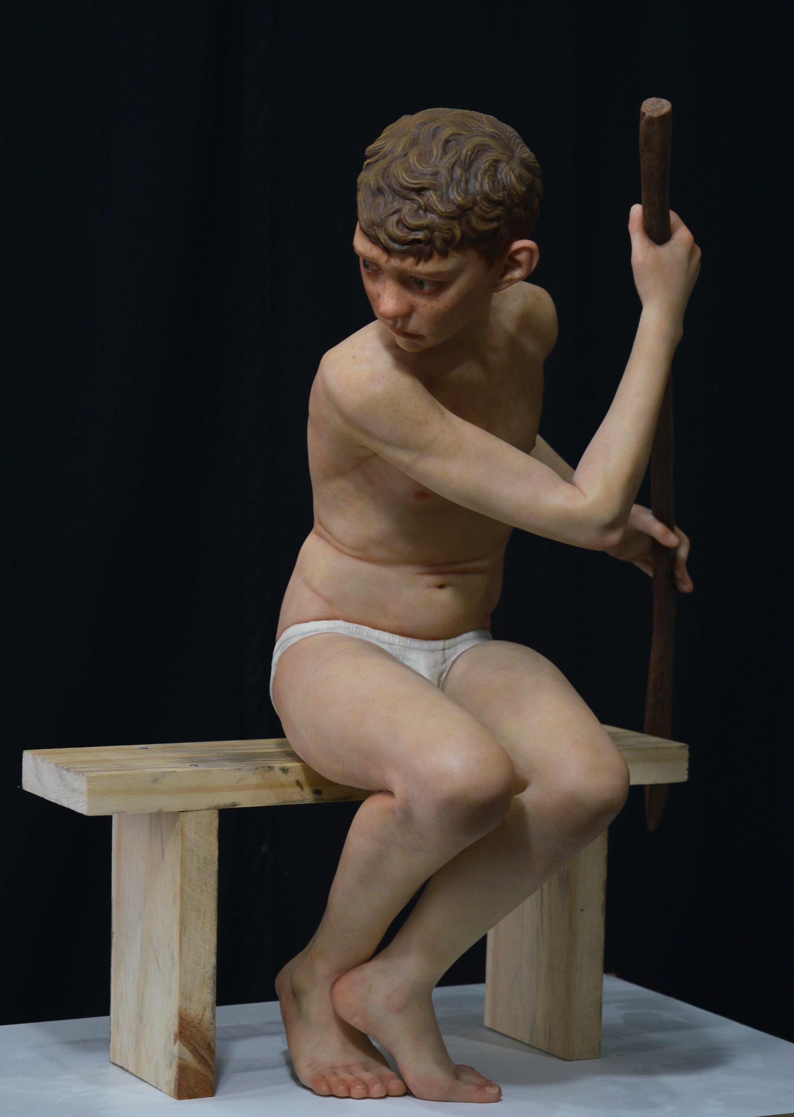 Adrift, 2022. Polyester resin and acrylic paint, 50 x 30 x 40 cm.