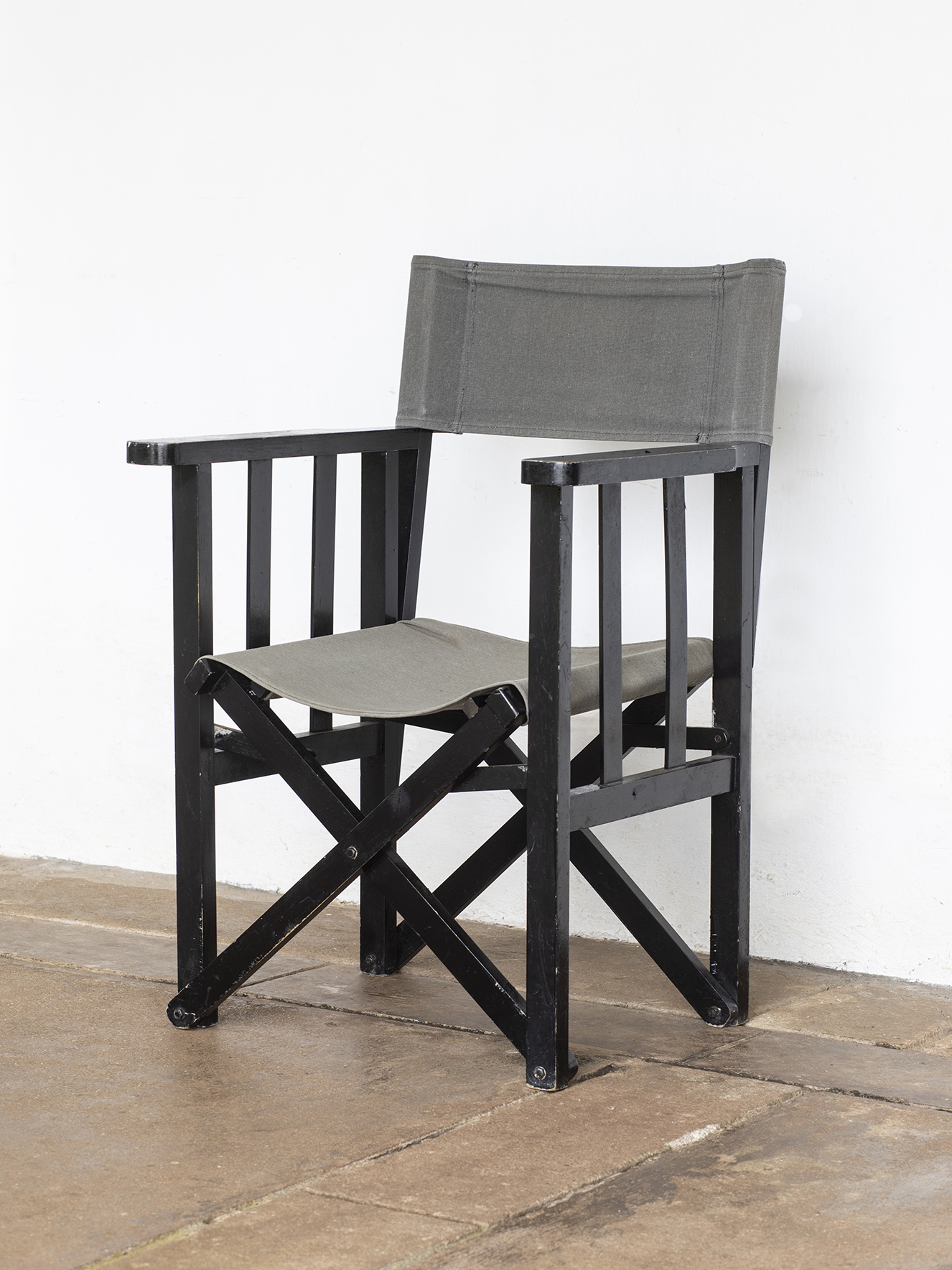 Geoffrey Bawa-adaptation of the ubiquitous Director’s Chair; a classic outdoors chair. While the idea of the chair goes back to the foldable Classical Graeco-Roman curule stools and Chinese chairs used by field commanders in the army, the modern American version was introduced by the Gold medal Camp Furniture company in the 1800’s. This versatile chair works perfectly to have movable feasts at any spot in the garden.