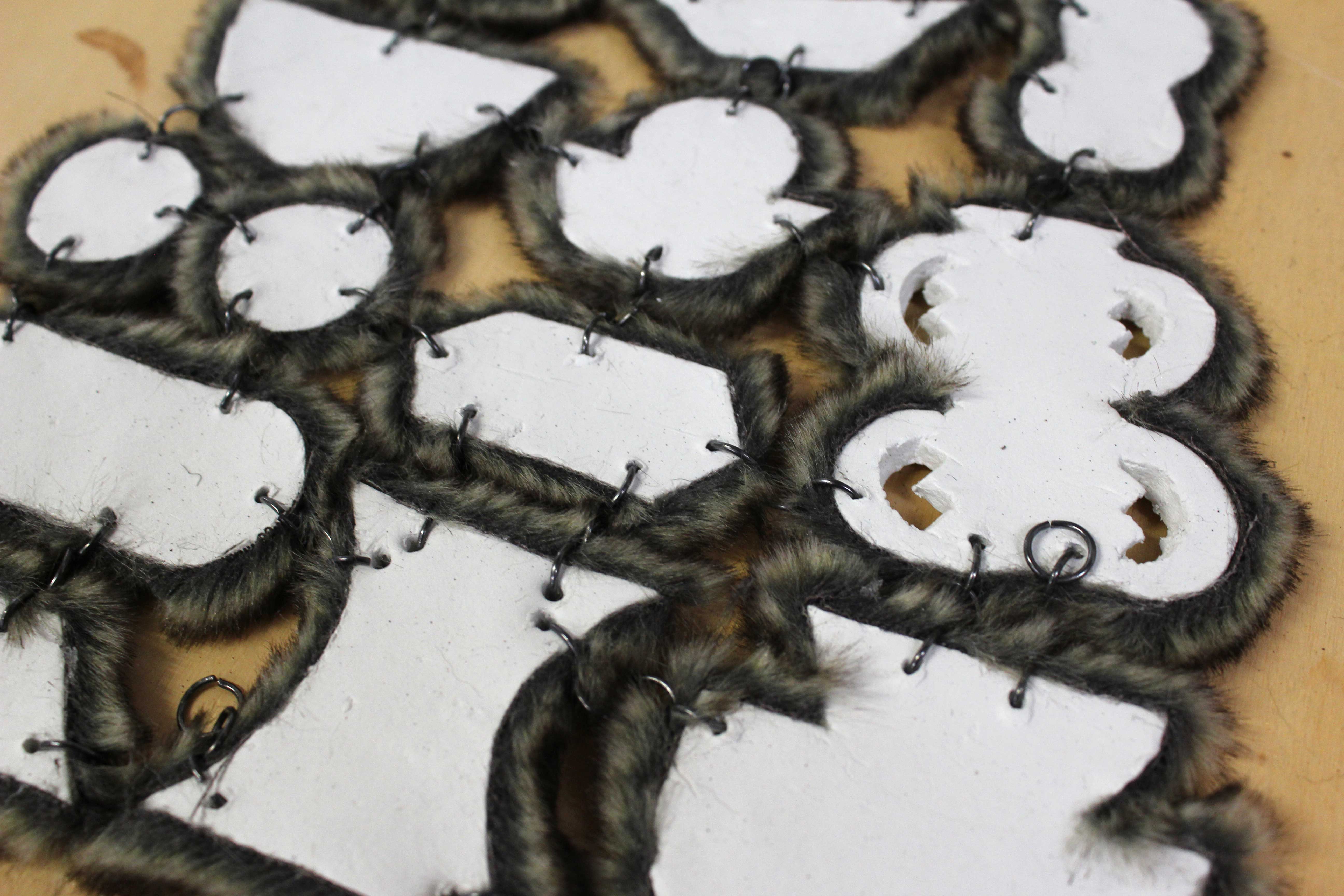 RECHERCHES ET PROTOTYPES. ARGILE AUTO-DURCISSANTE ET FAUSSE FOURRURE.