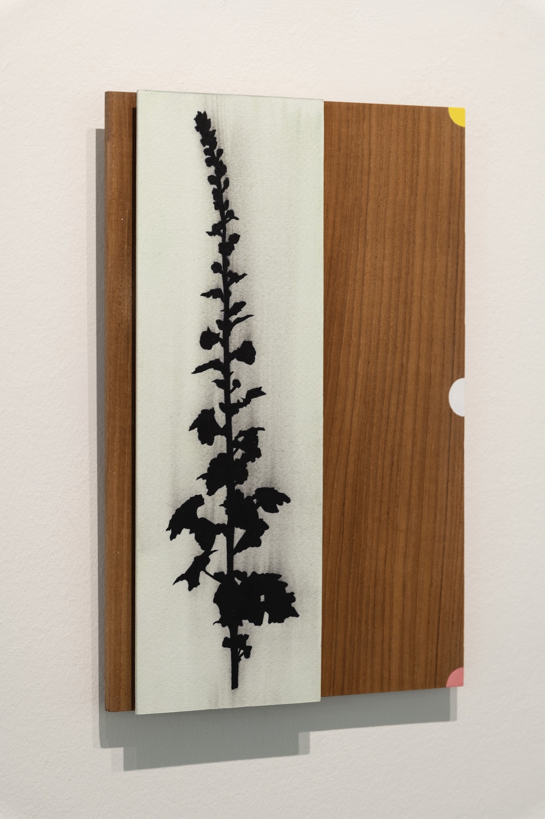 ‘Vertical variations’, 2023, conté pencil and acrylic on paper/aluminium and teak wood 			panel, 30 x 20 cm (photo: Eric de Vries)