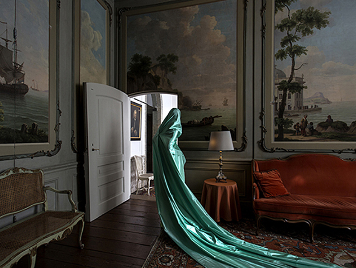 The Waves and She I, 100 &times; 75.5cm. 2017